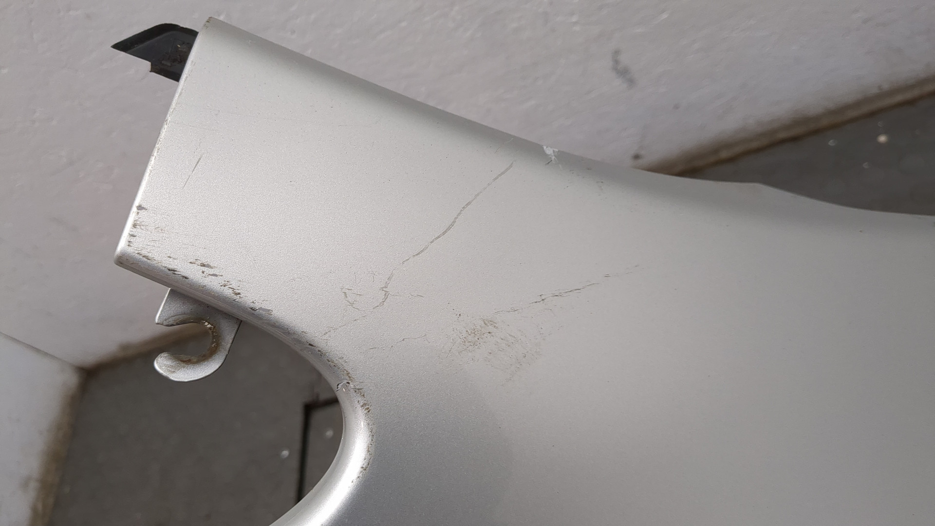 Крыло переднее правое