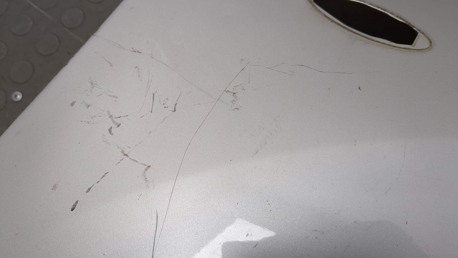 Крыло переднее правое