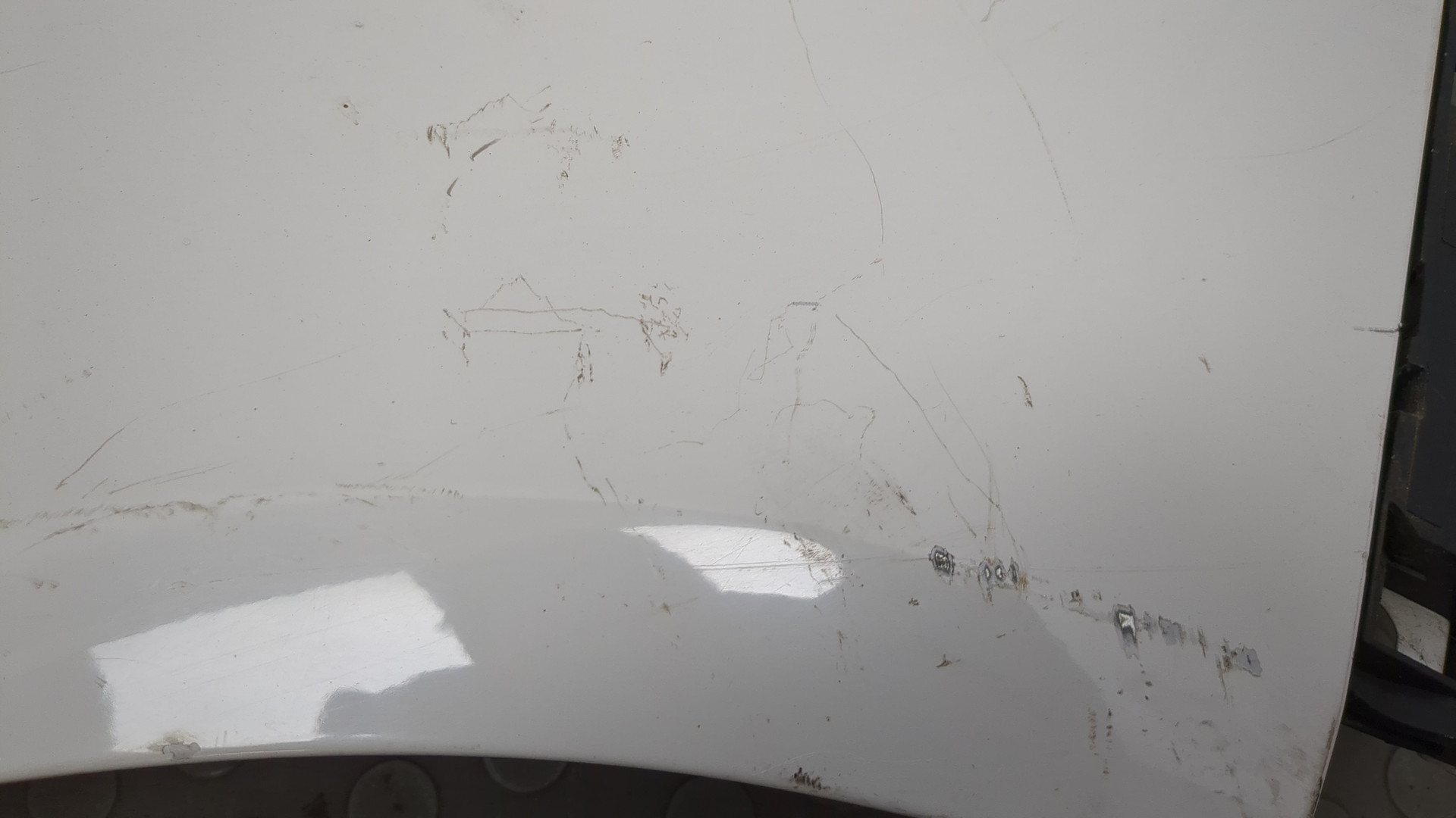 Крыло переднее правое