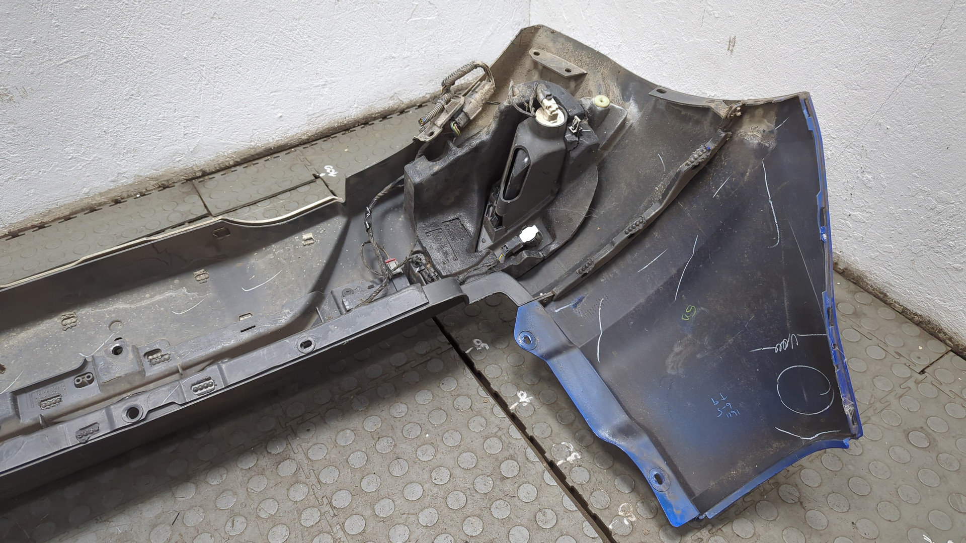 Бампер задний