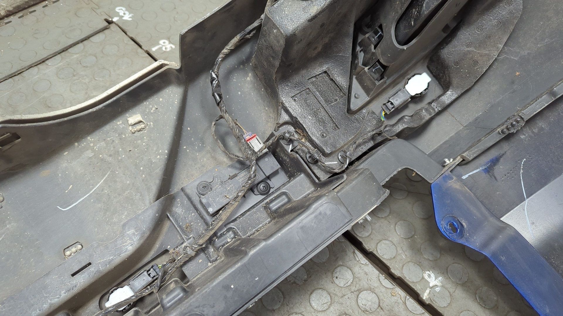 Бампер задний