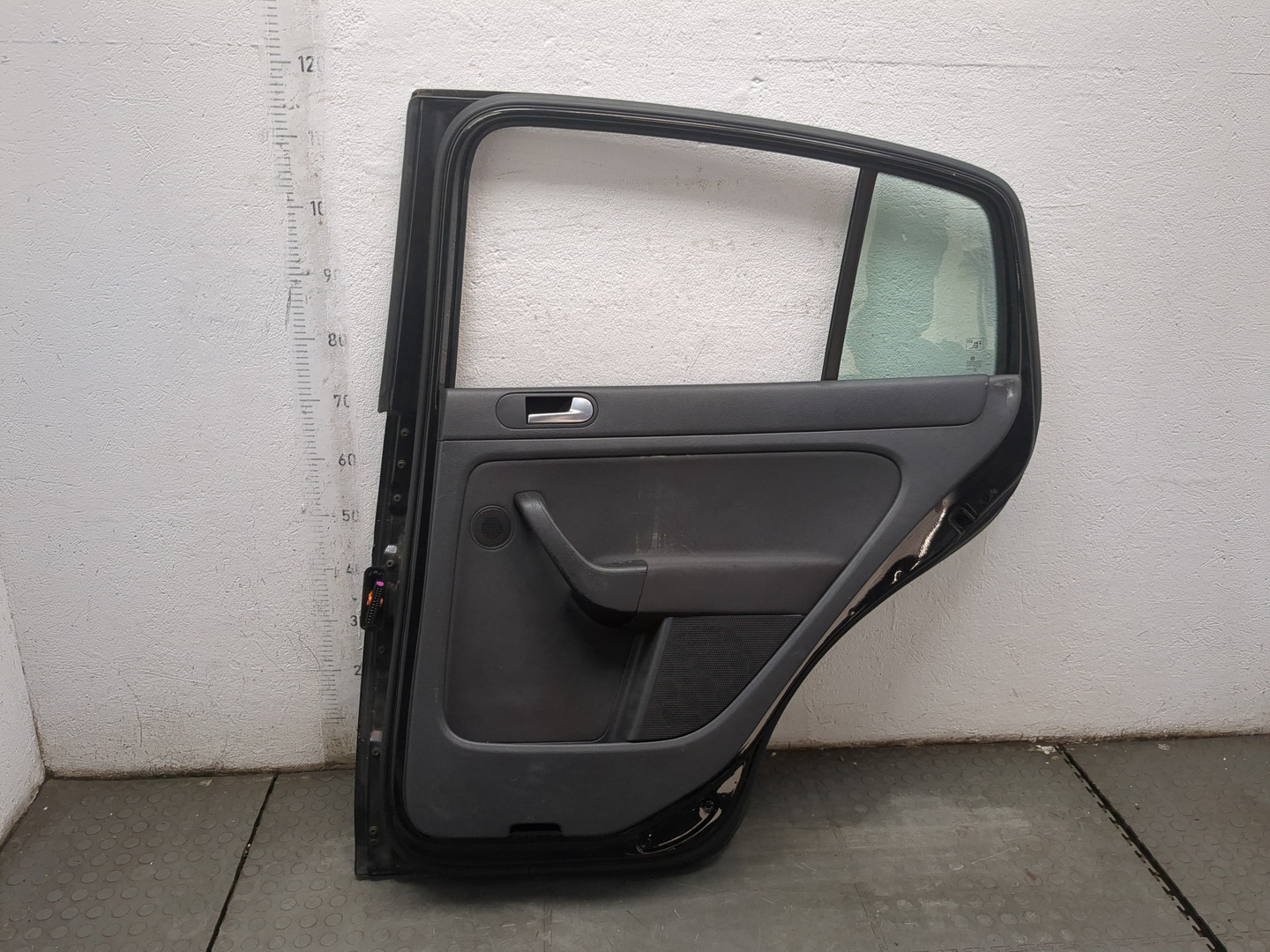 Дверь задняя правая