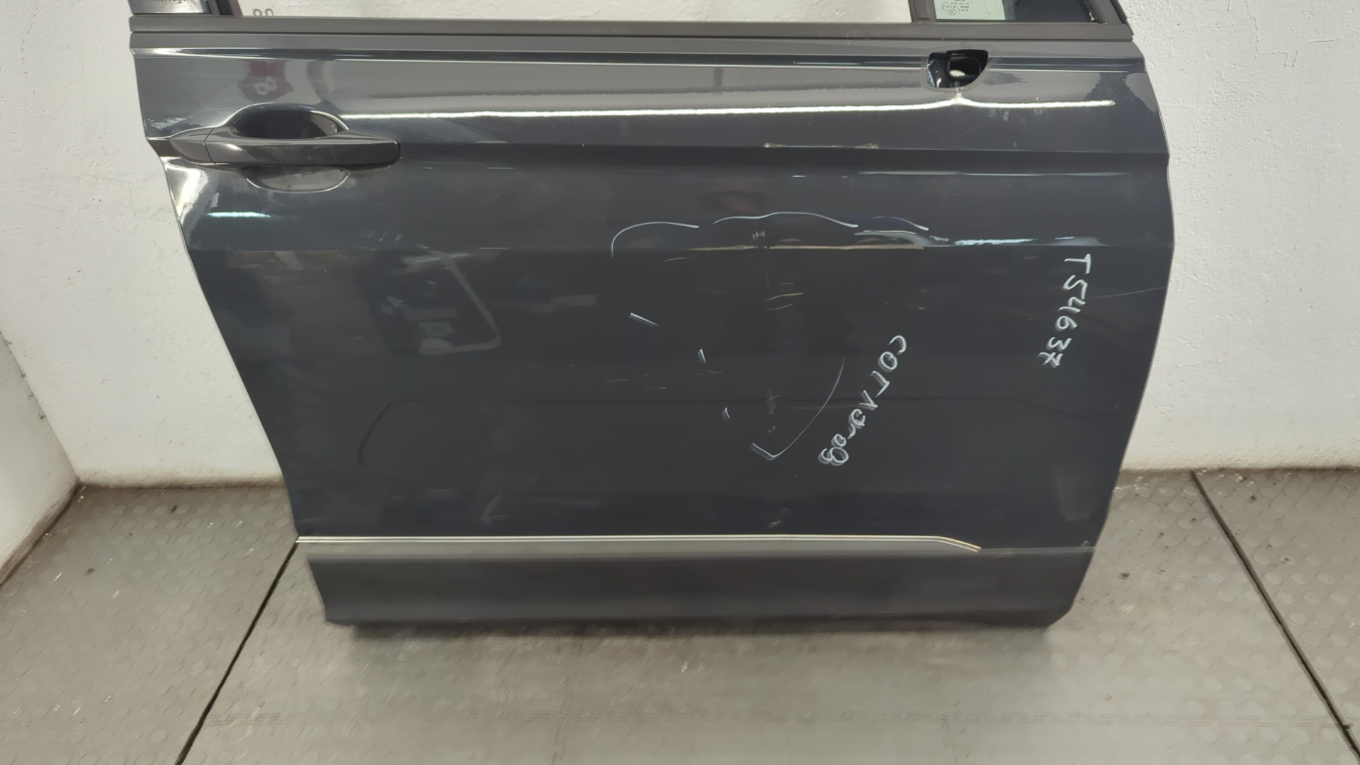 Дверь передняя правая