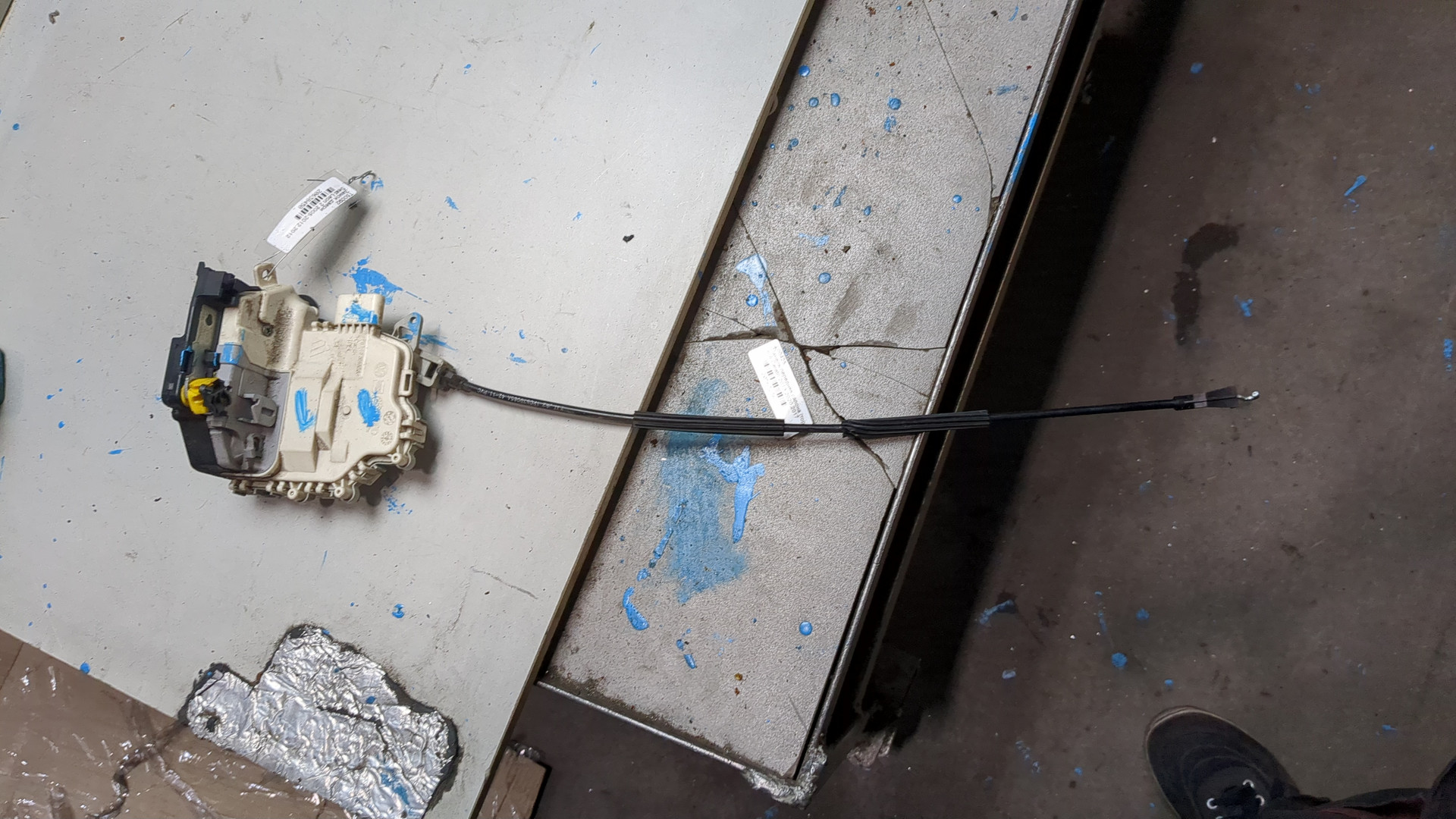 Замок двери задней левой