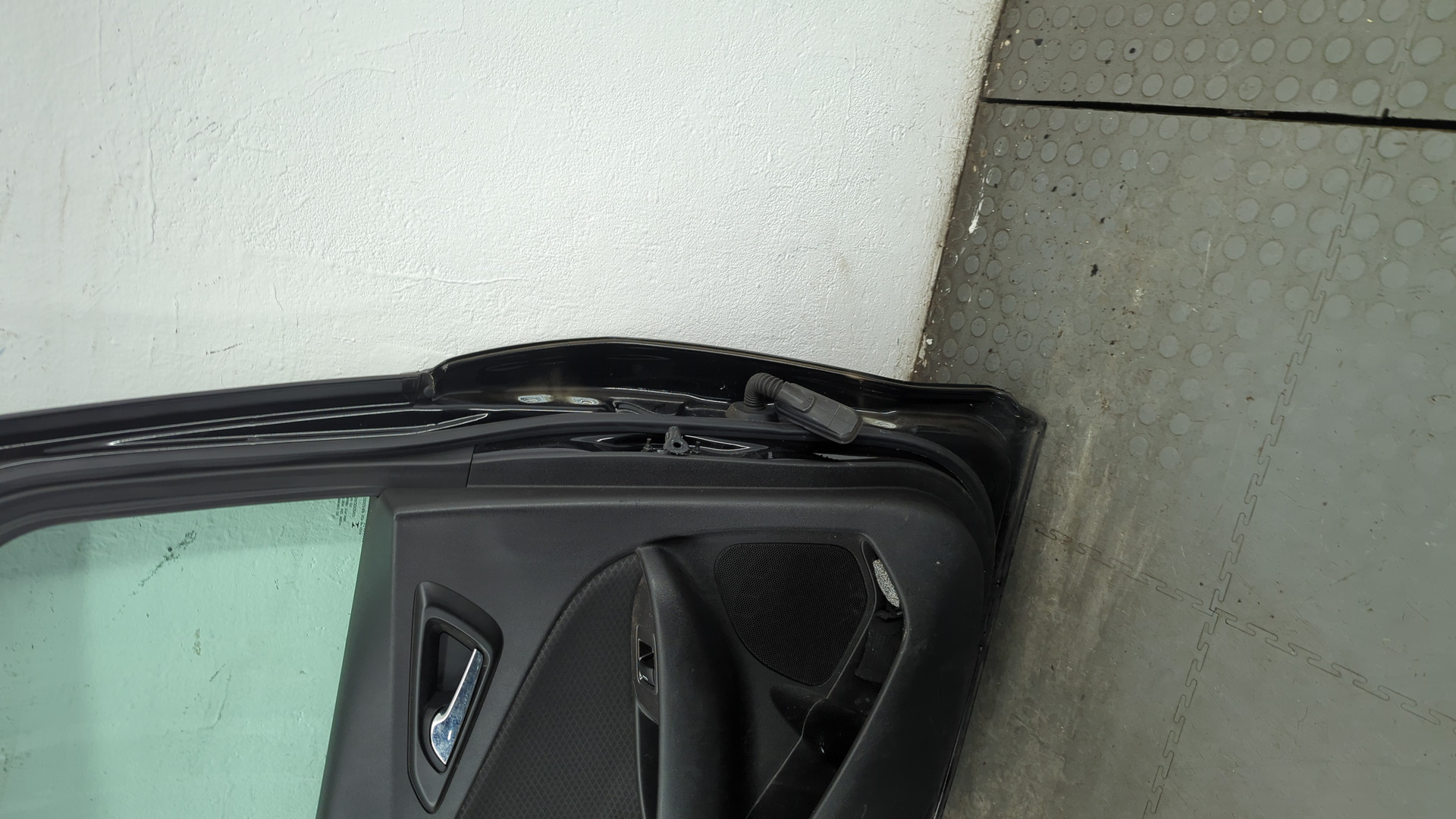 Дверь задняя левая