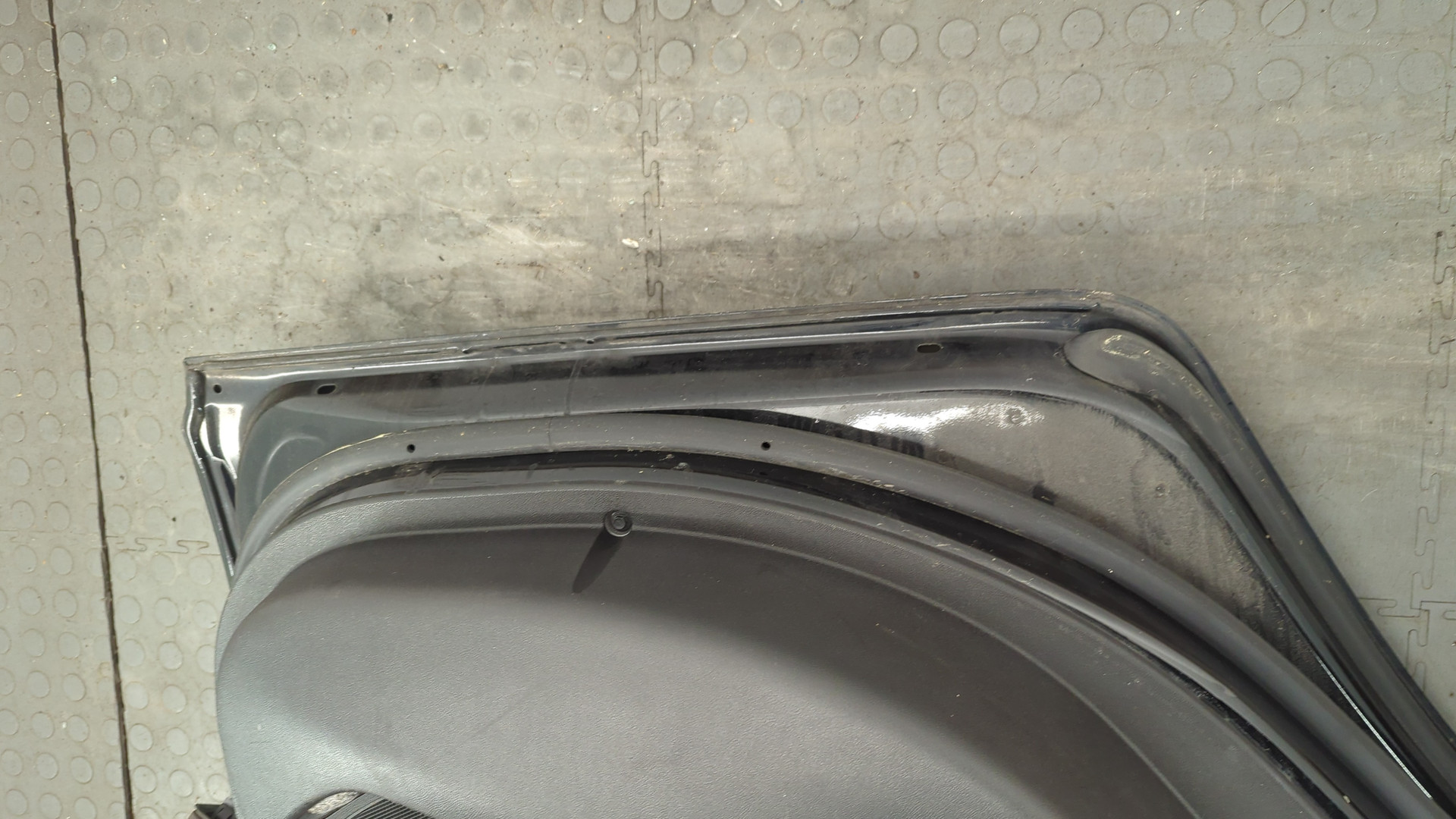 Дверь задняя левая