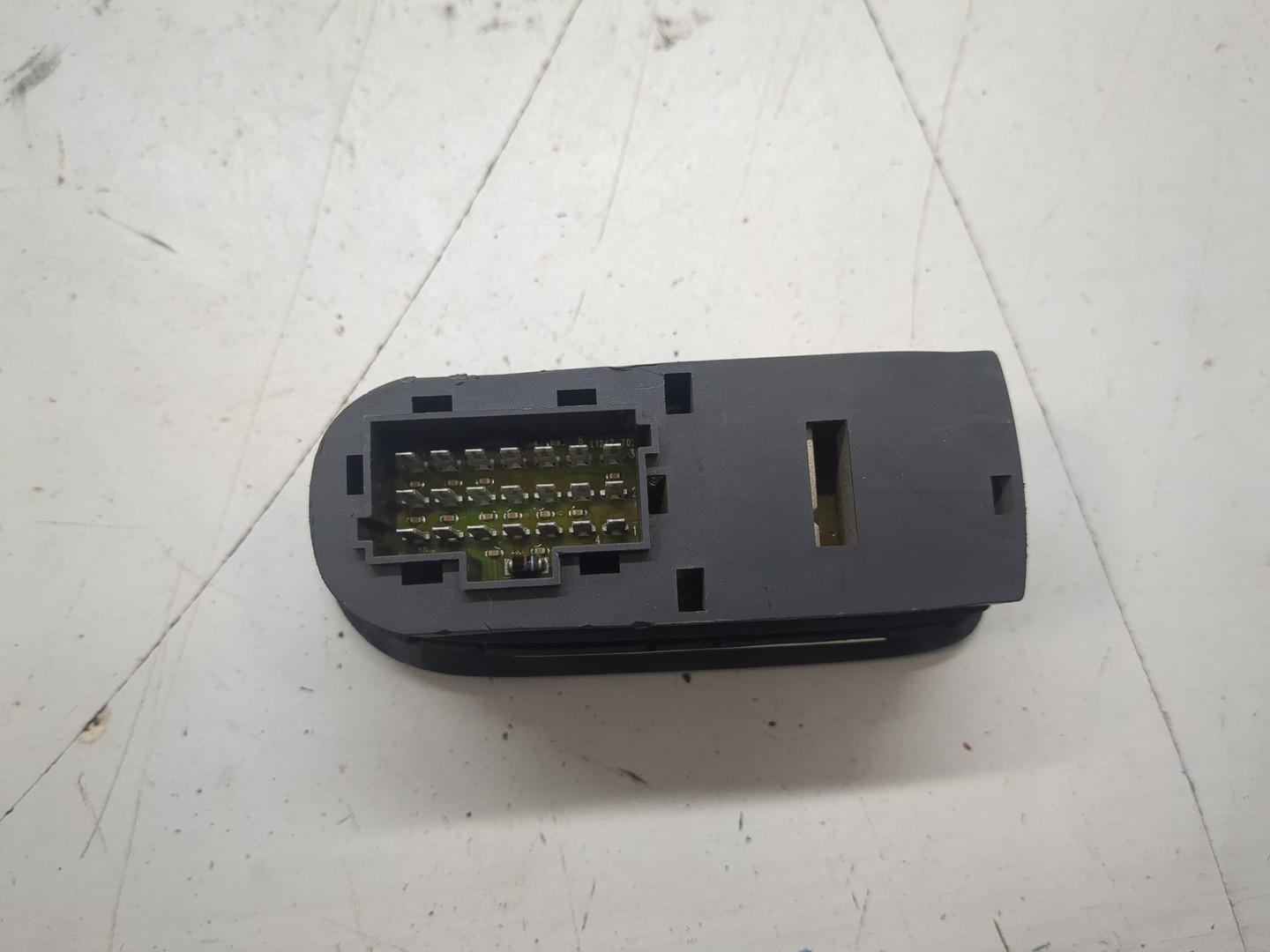 Кнопка стеклоподъемника