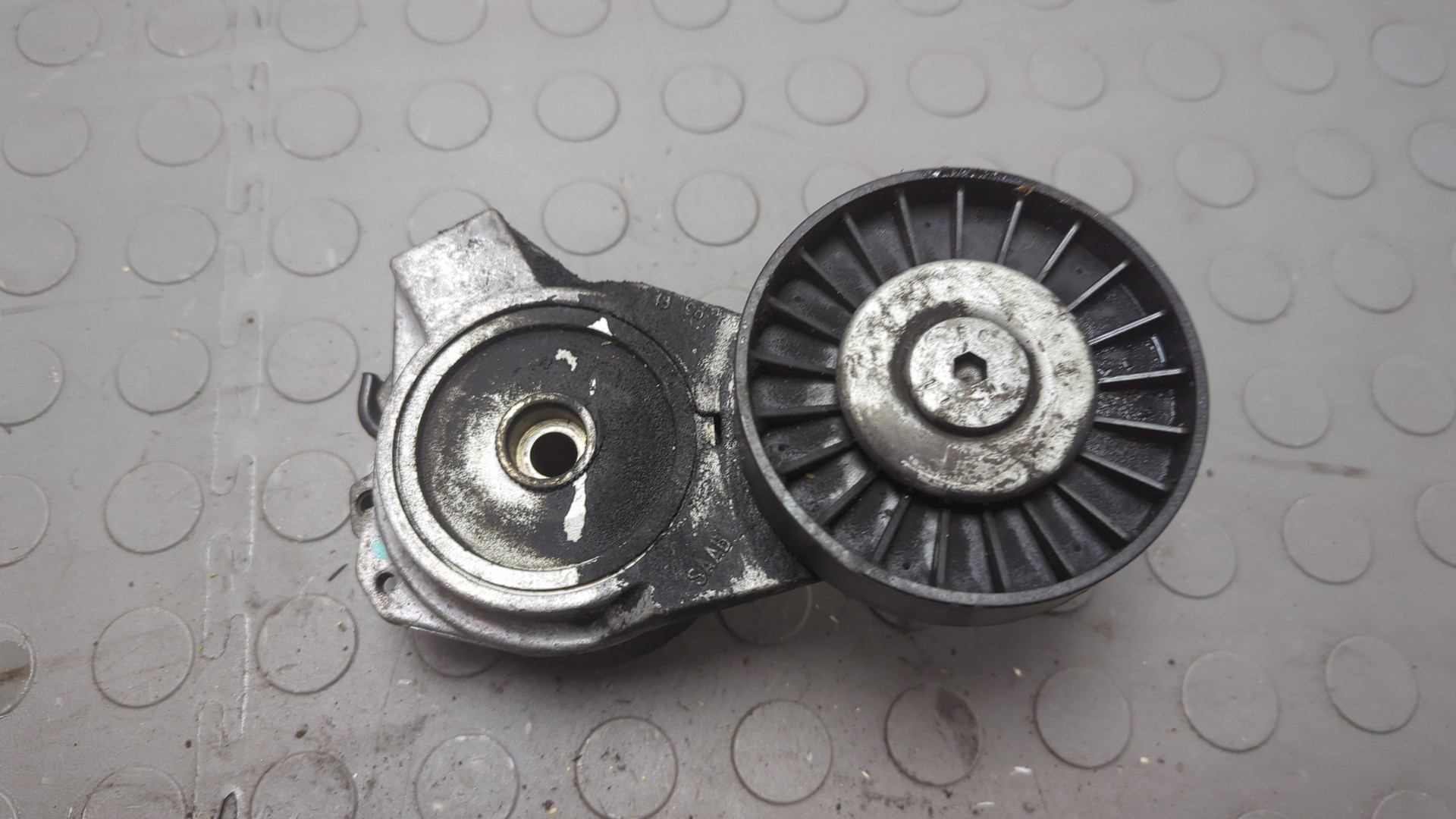 Натяжитель ремня