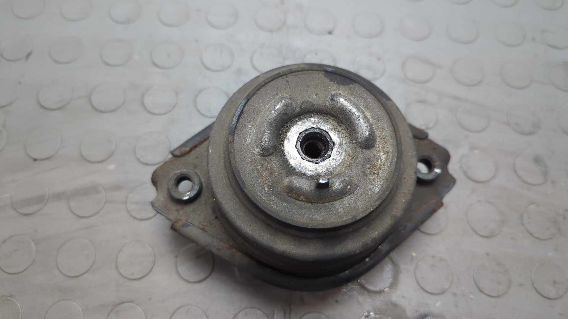 Опора двигателя