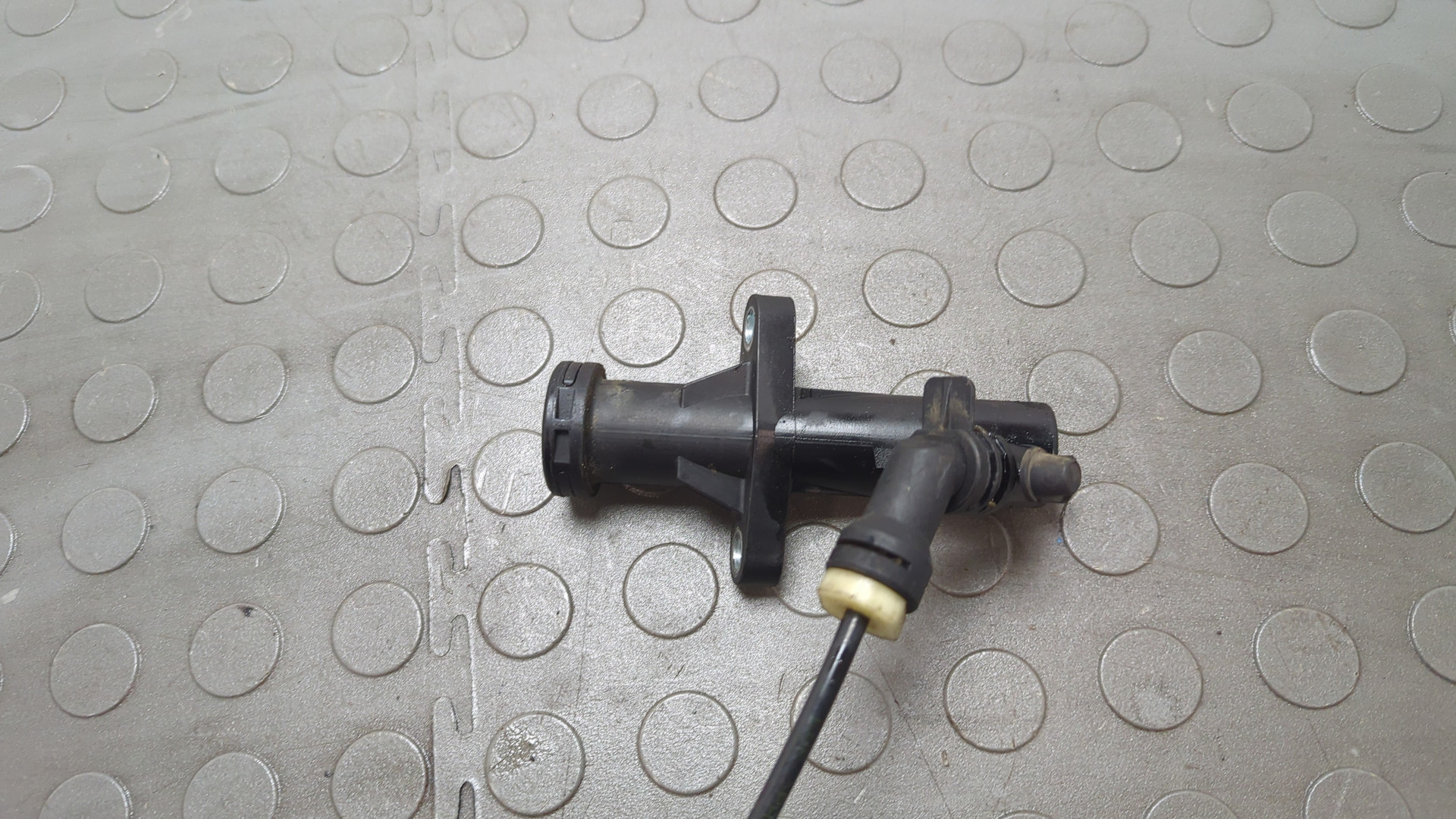 Цилиндр сцепления рабочий