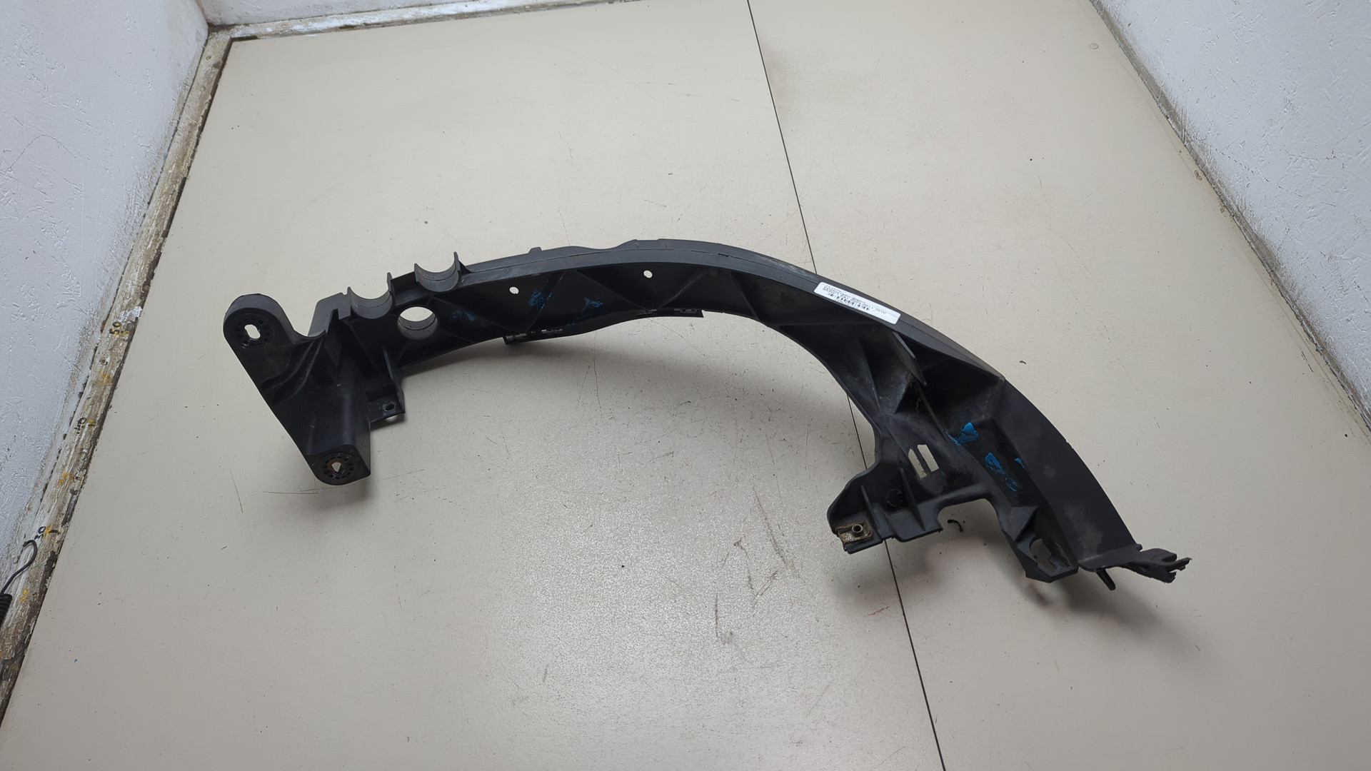 Кронштейн фар левый