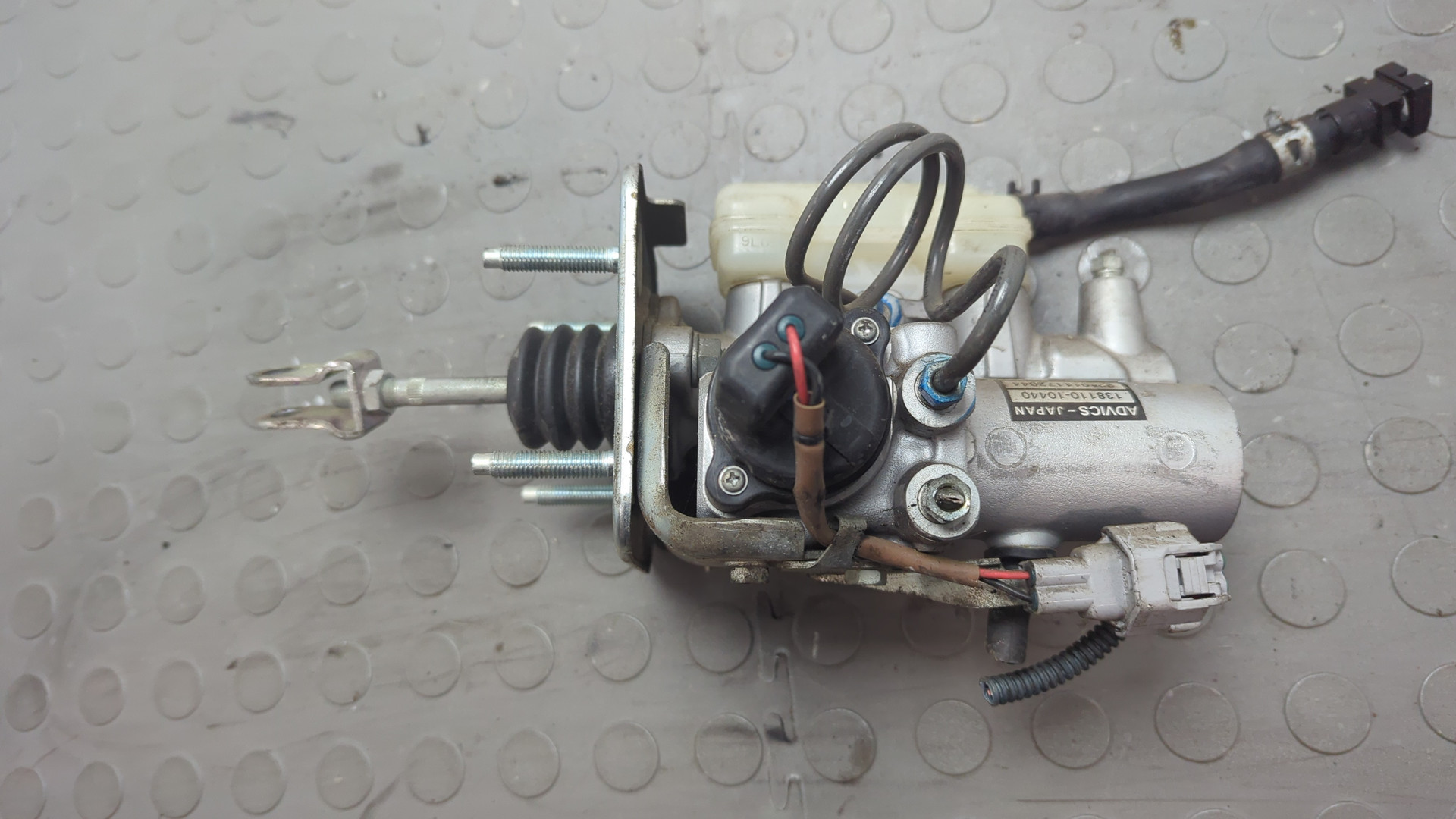 Цилиндр тормозной главный