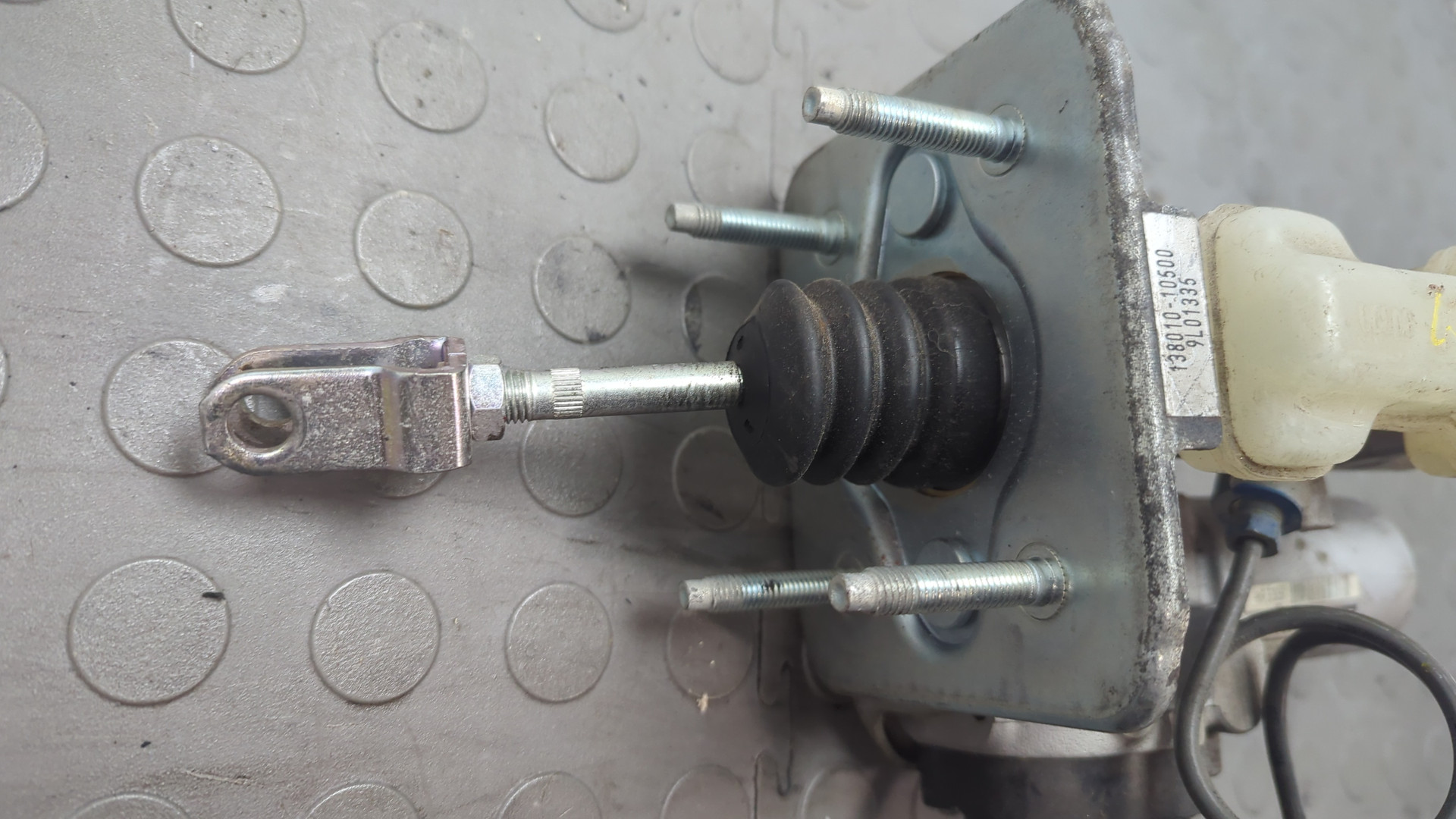 Цилиндр тормозной главный