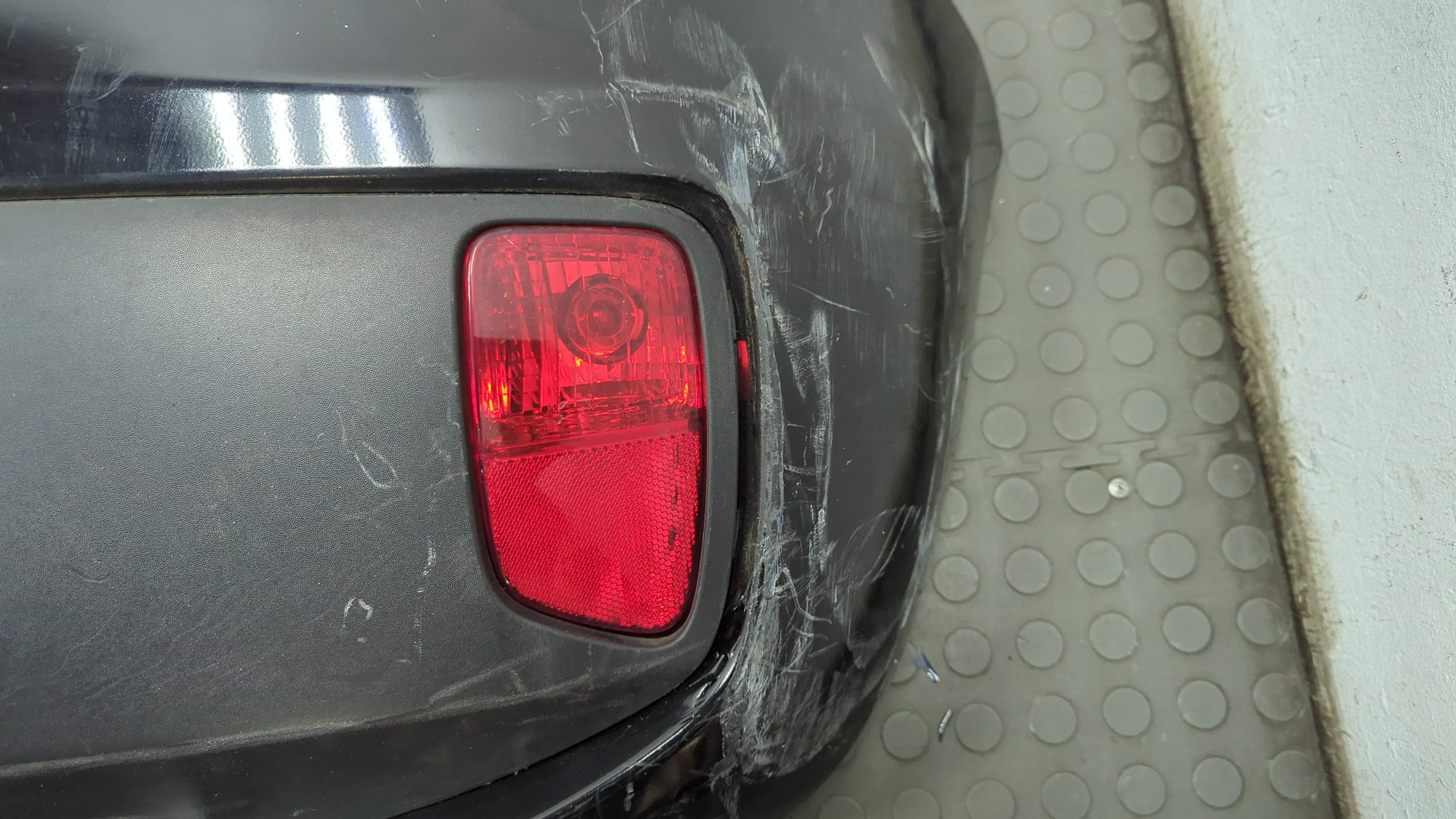 Бампер задний