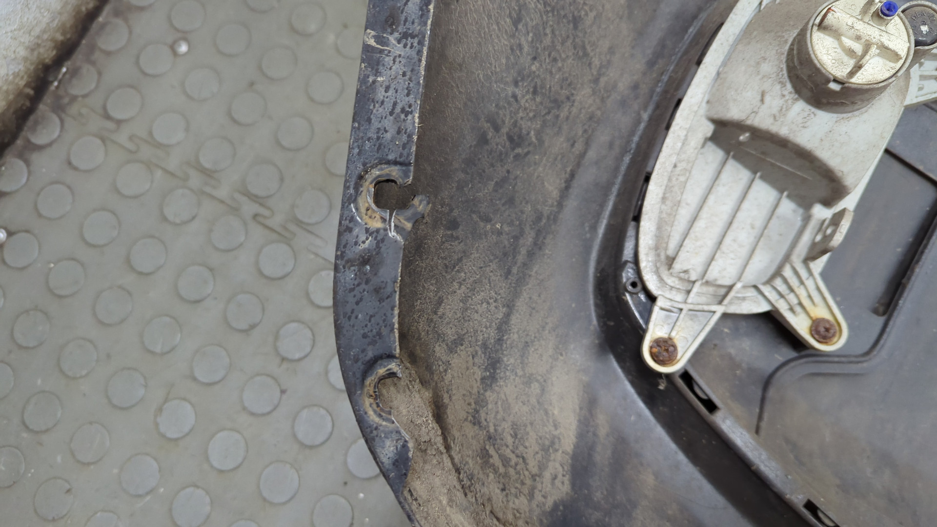 Бампер задний