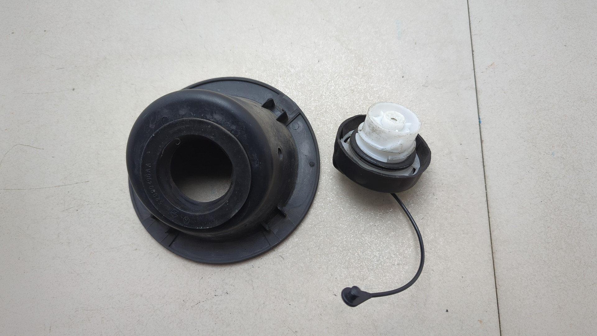 Лючок бензобака