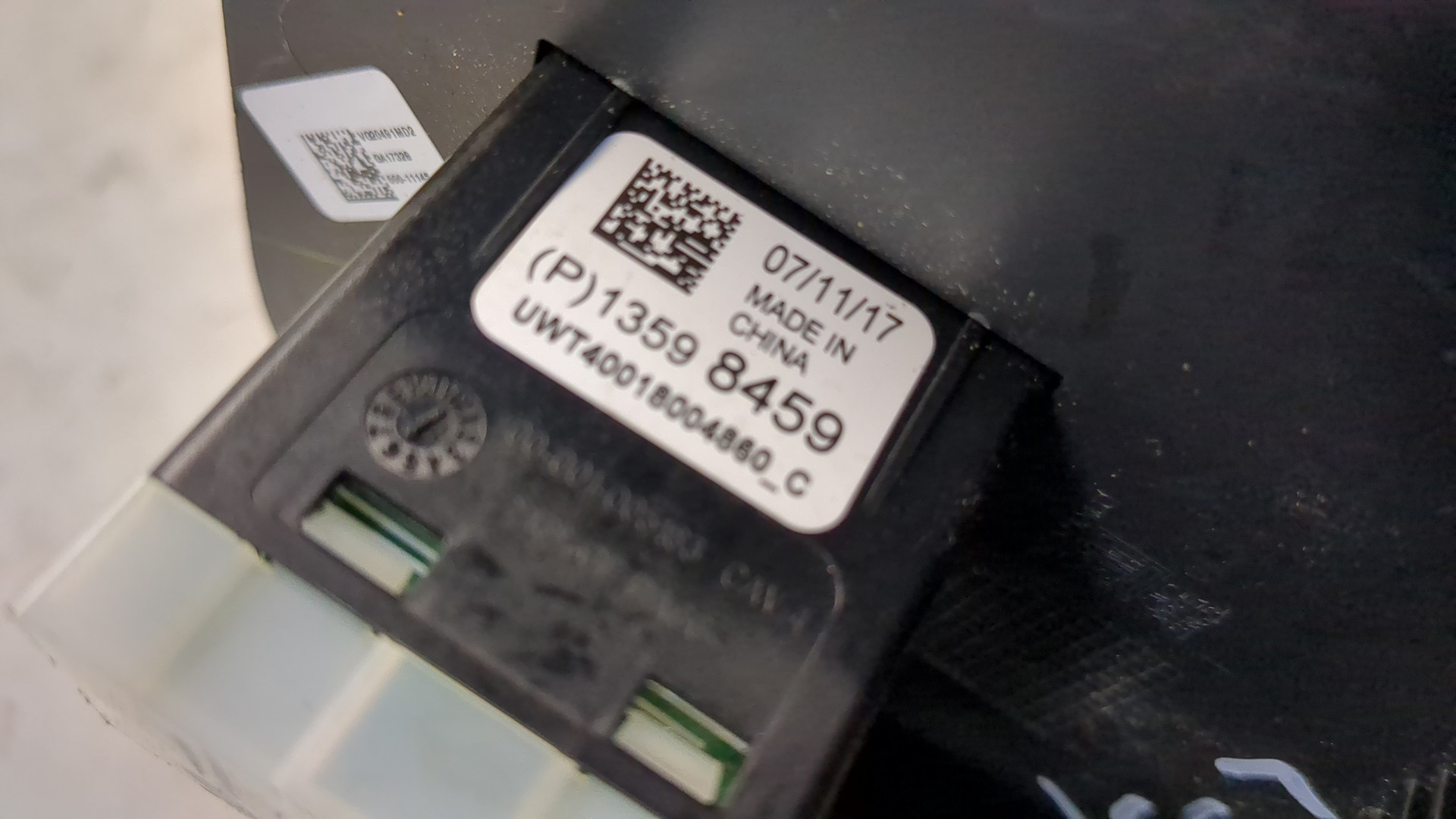 Гнездо AUX / USB IN