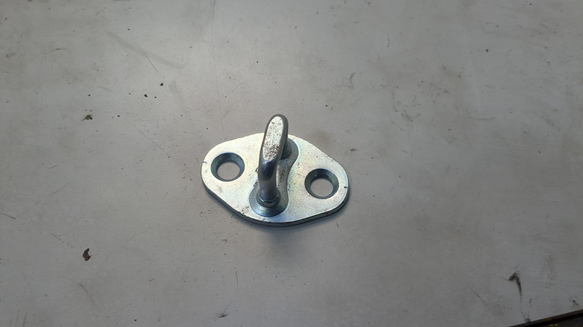 Ответная часть замка двери