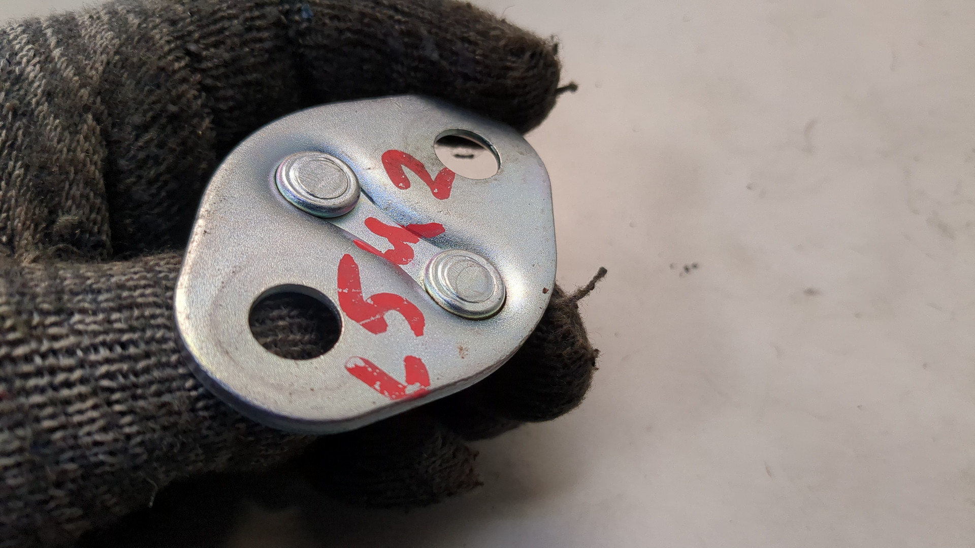 Ответная часть замка двери