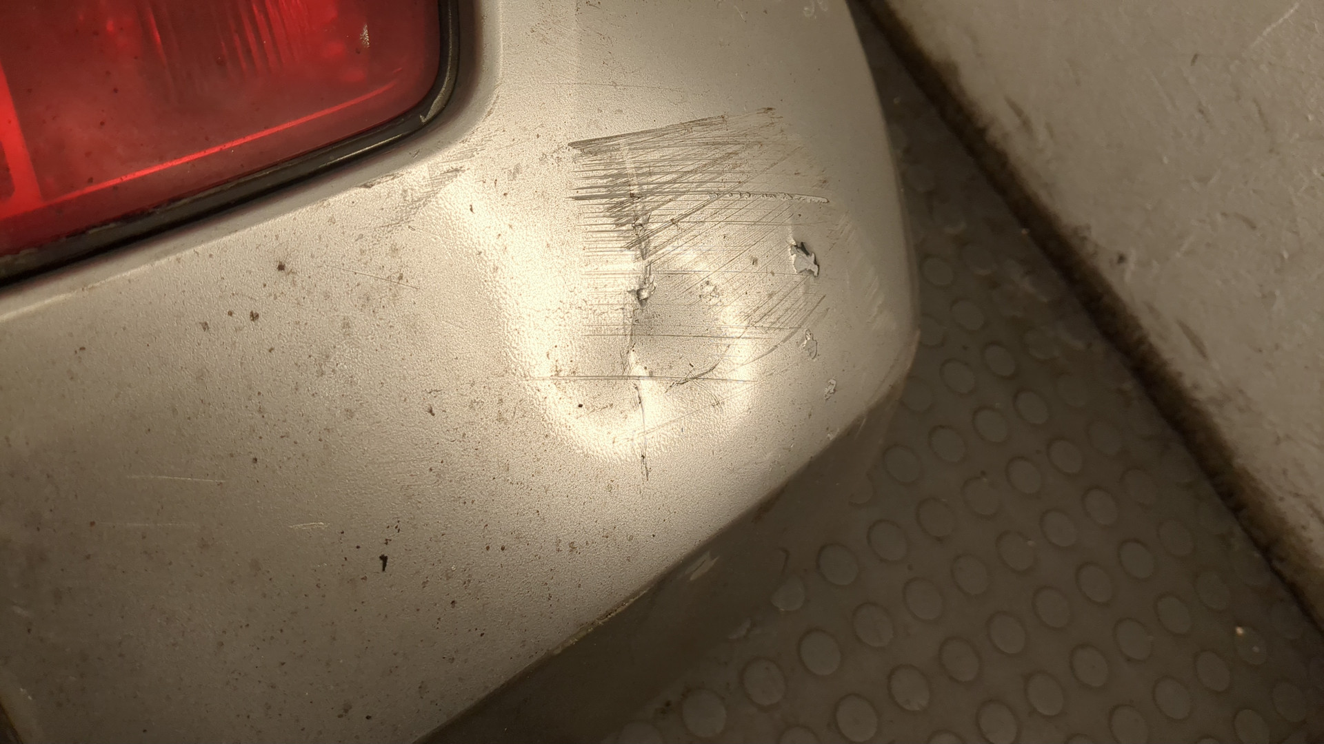 Бампер задний