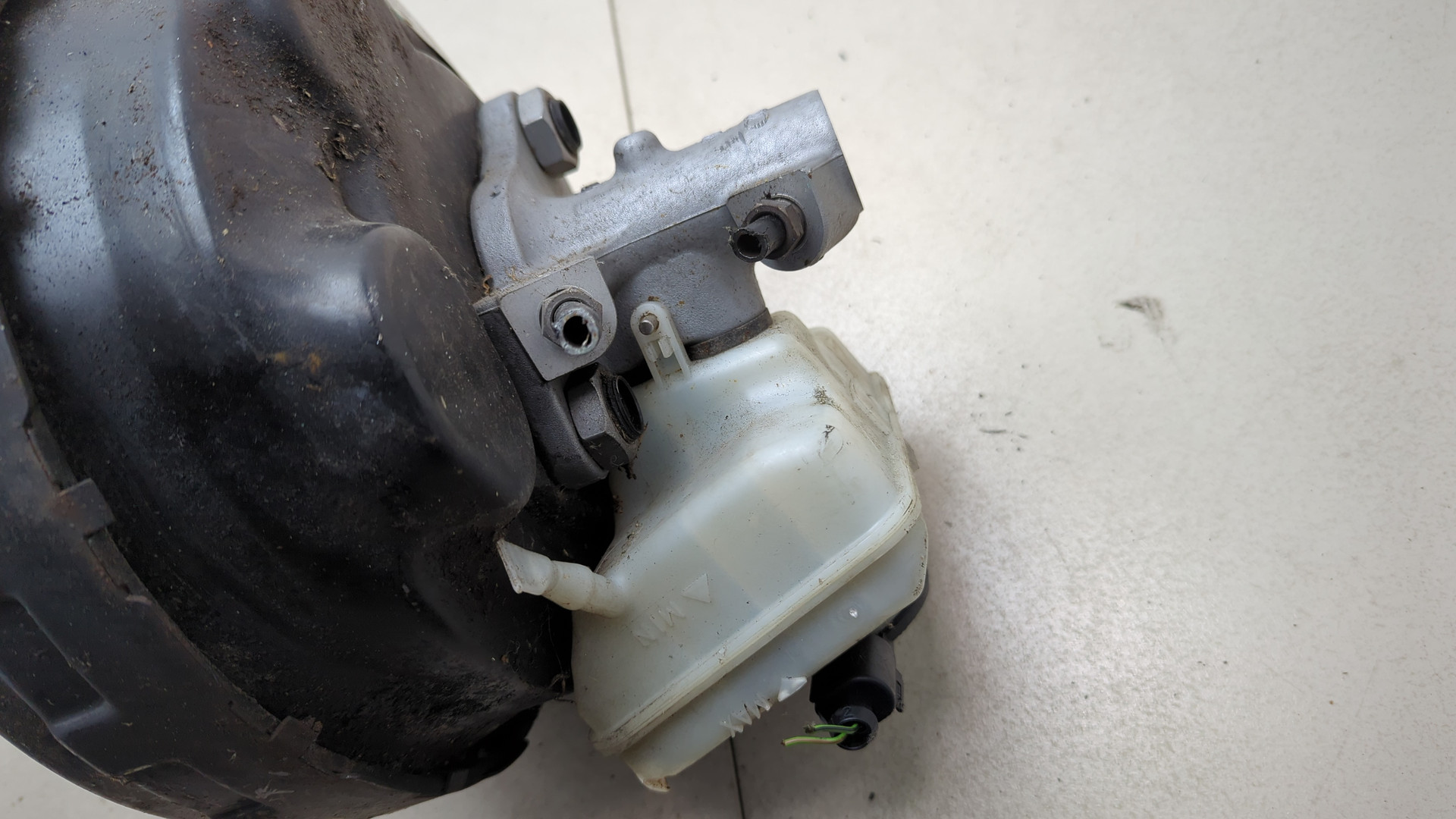 Цилиндр тормозной главный