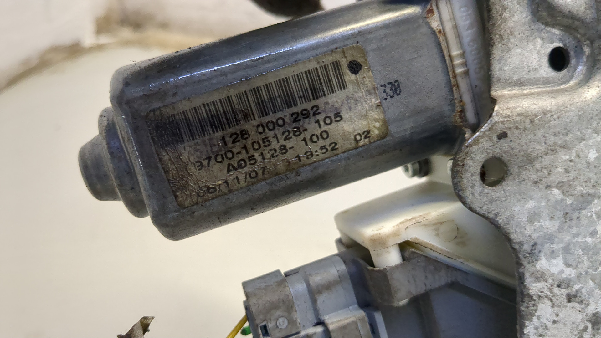 Стеклоподъемник электр. передний правый