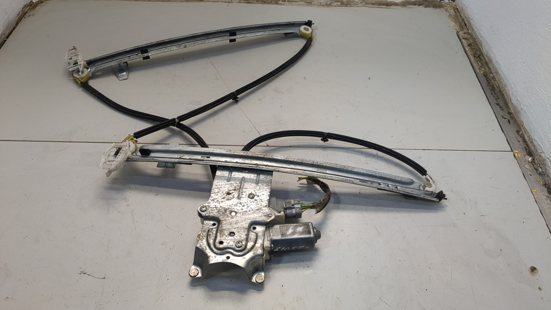 Стеклоподъемник электр. передний правый