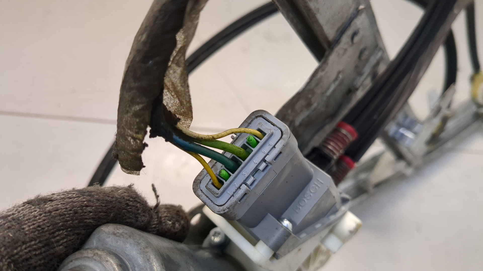 Стеклоподъемник электр. передний правый