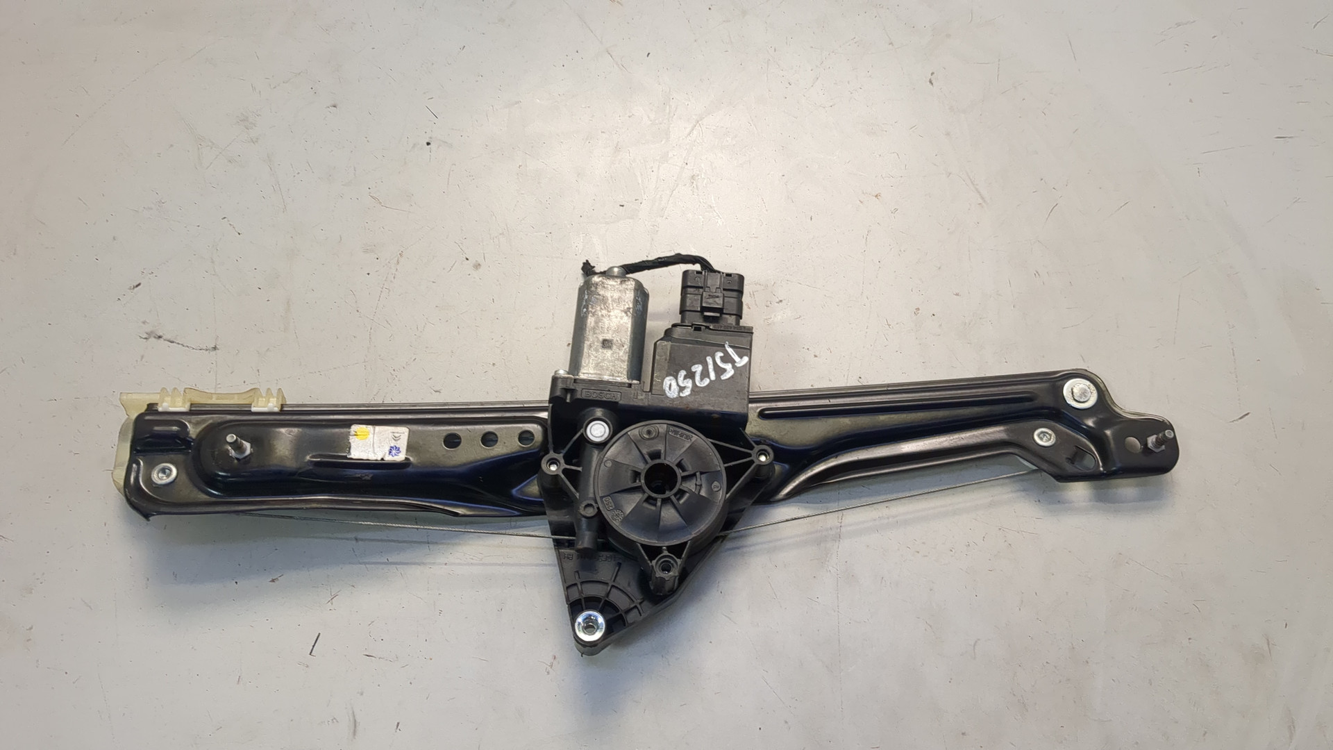 Стеклоподъемник электр. задний правый