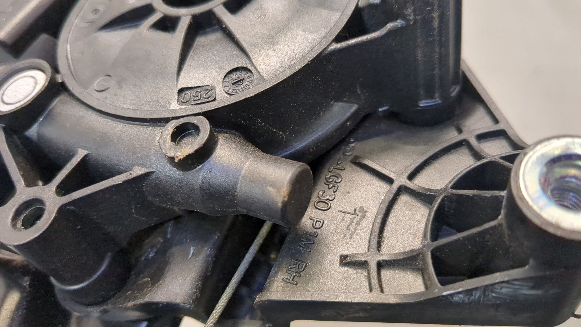 Стеклоподъемник электр. задний правый