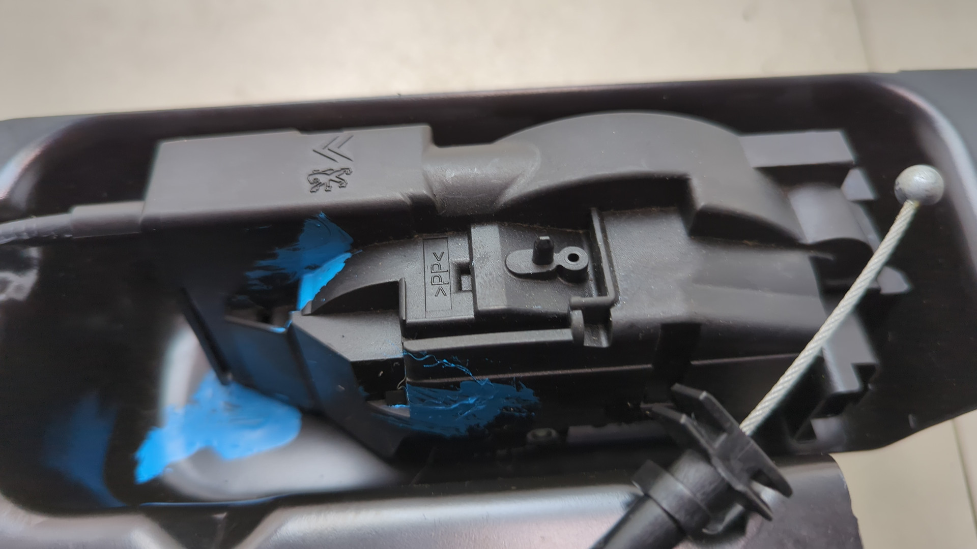 Замок багажника