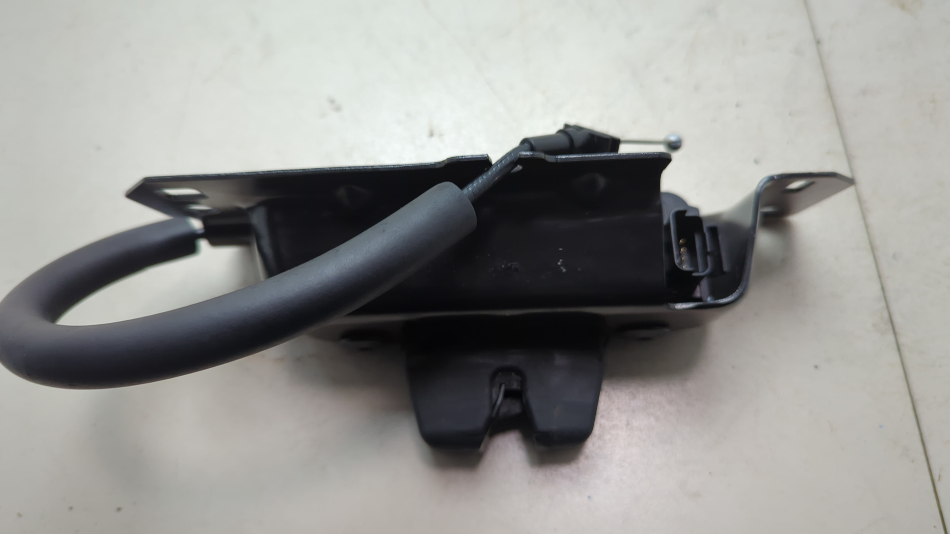 Замок багажника