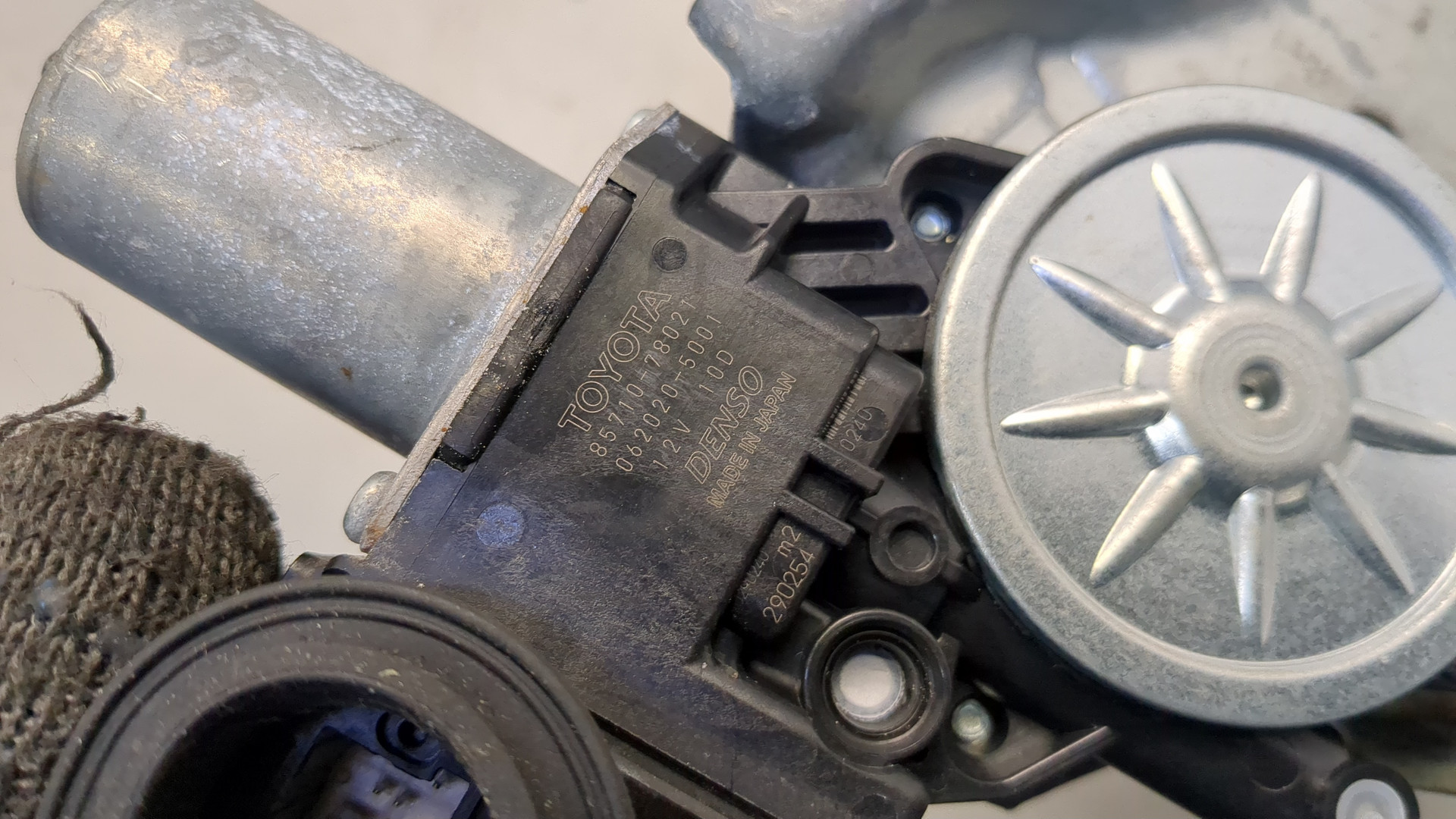 Стеклоподъемник электр. задний правый