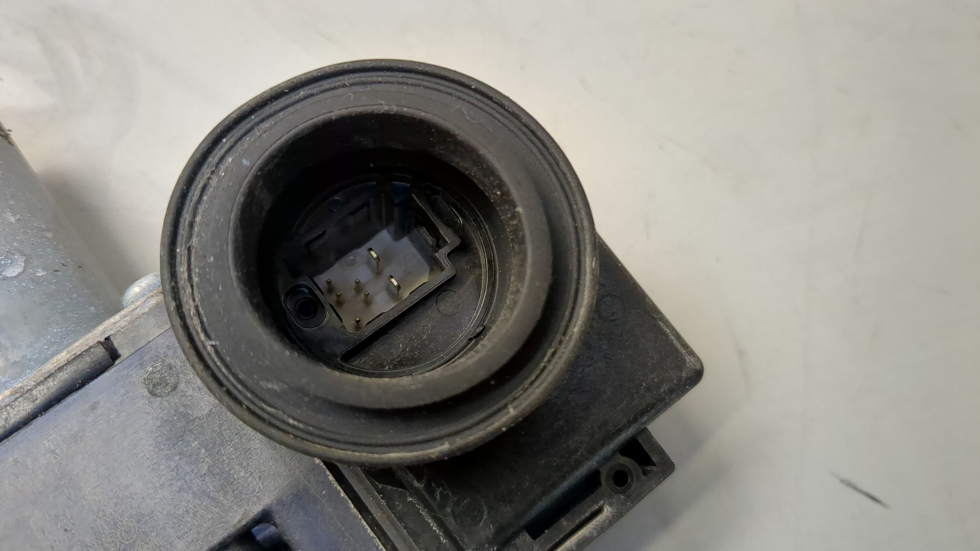 Стеклоподъемник электр. задний левый