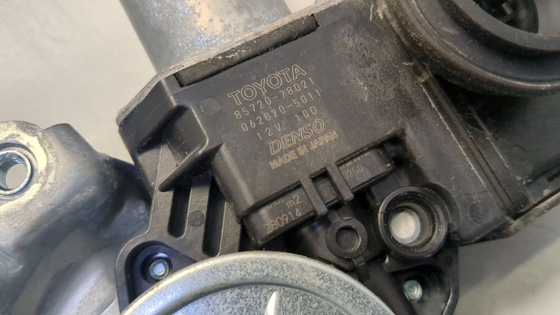 Стеклоподъемник электр. задний левый