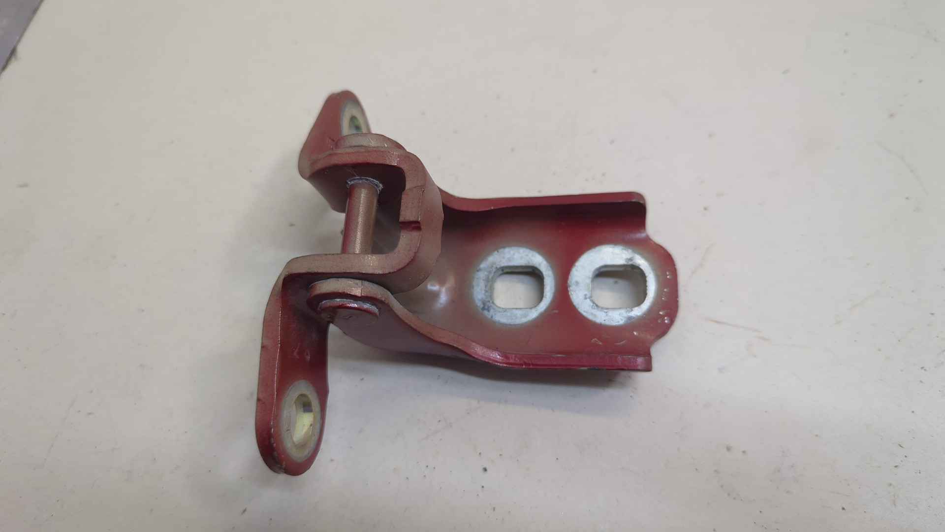 Петля двери