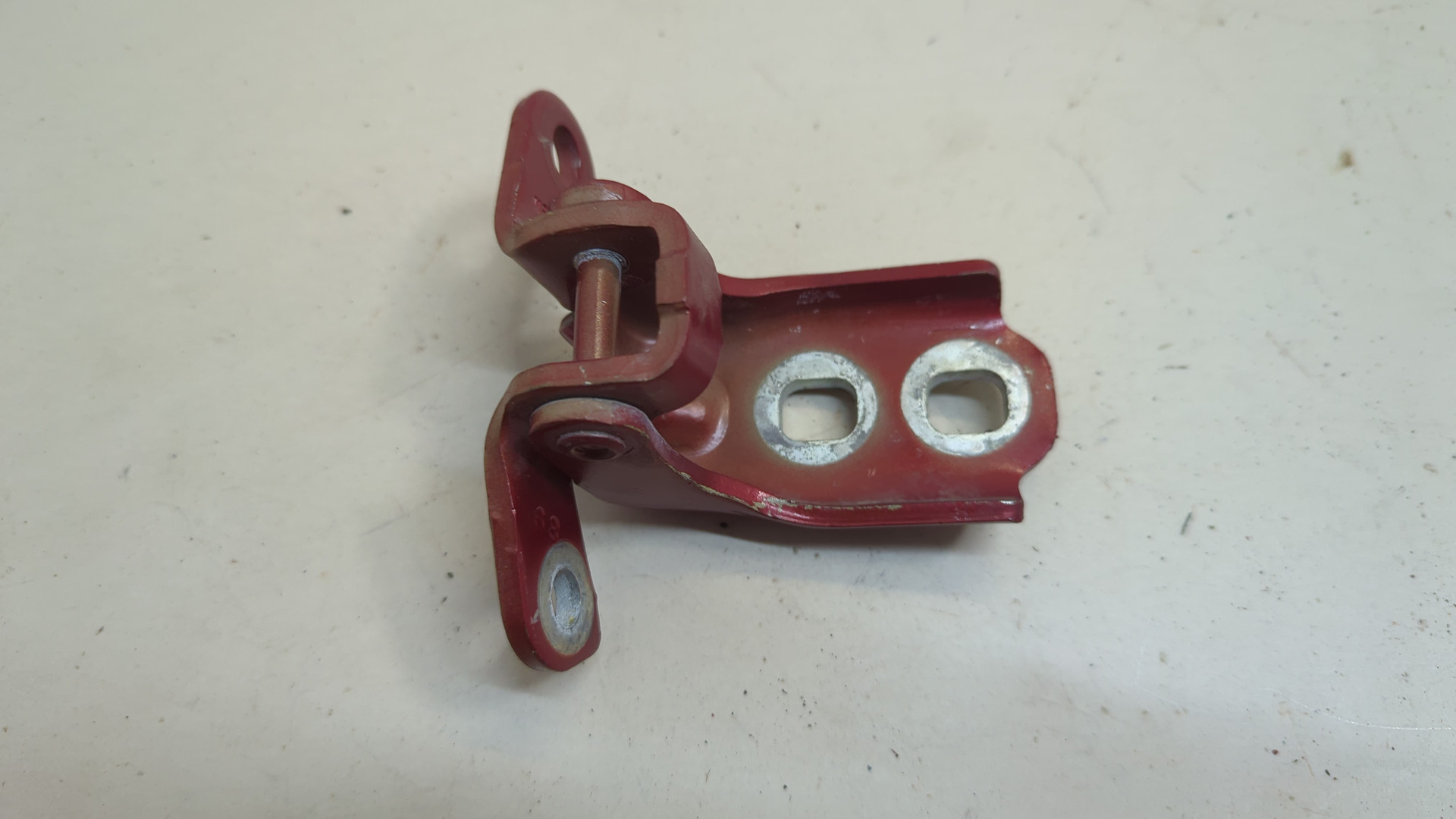 Петля двери