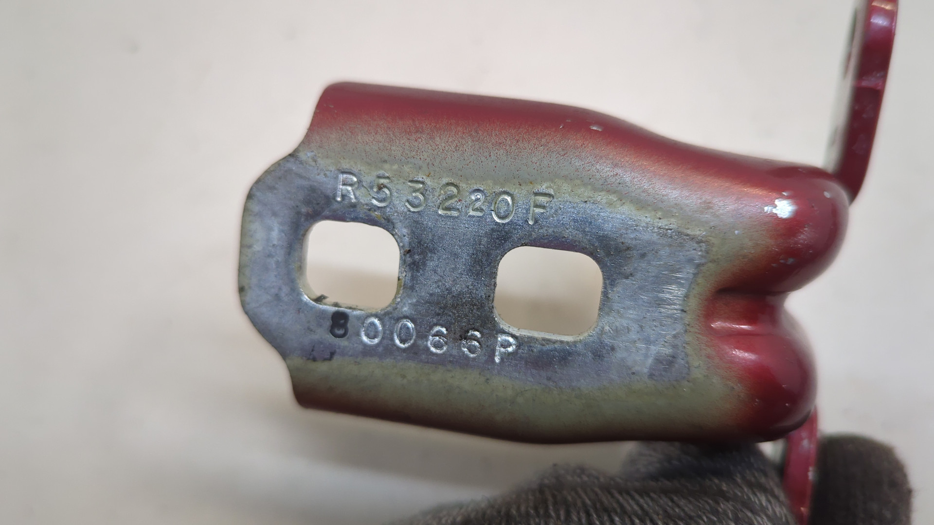 Петля двери