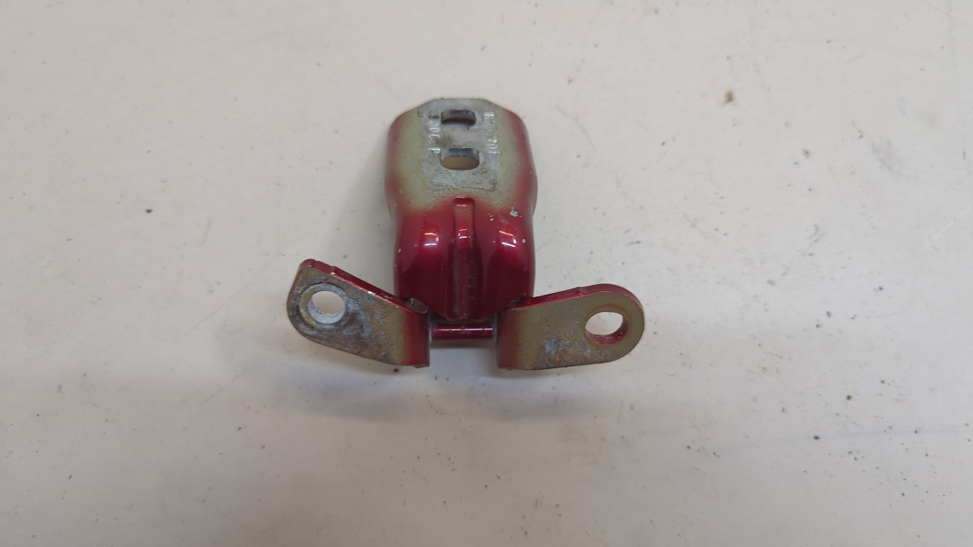 Петля двери