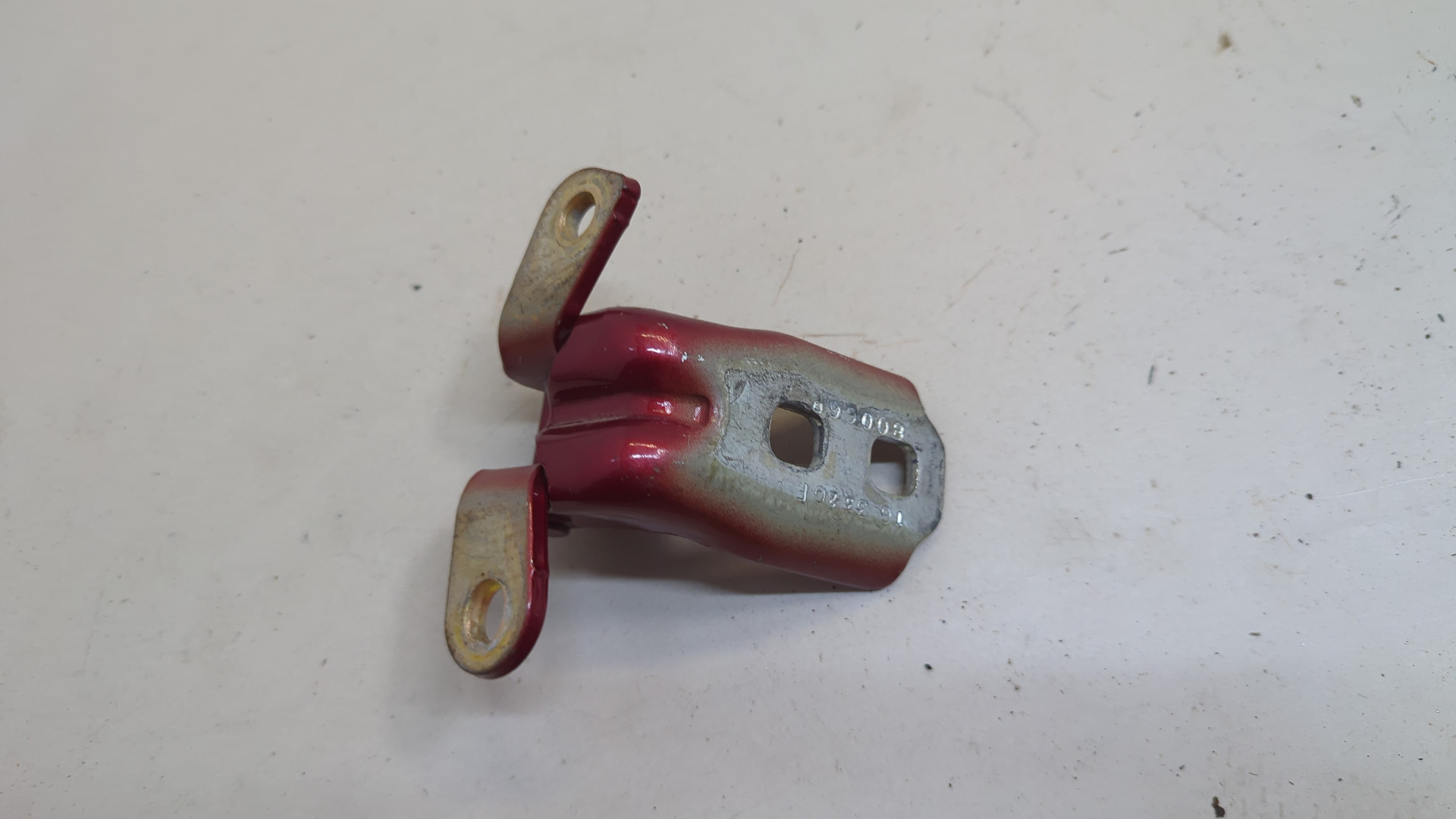 Петля двери