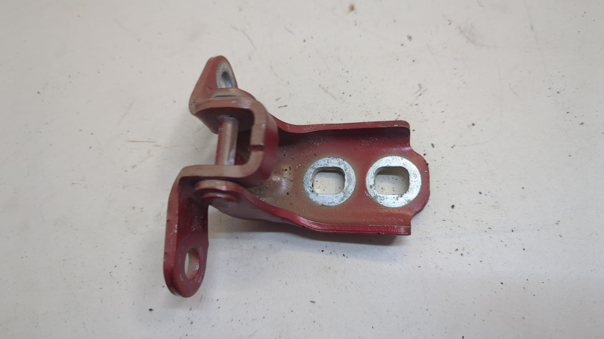 Петля двери