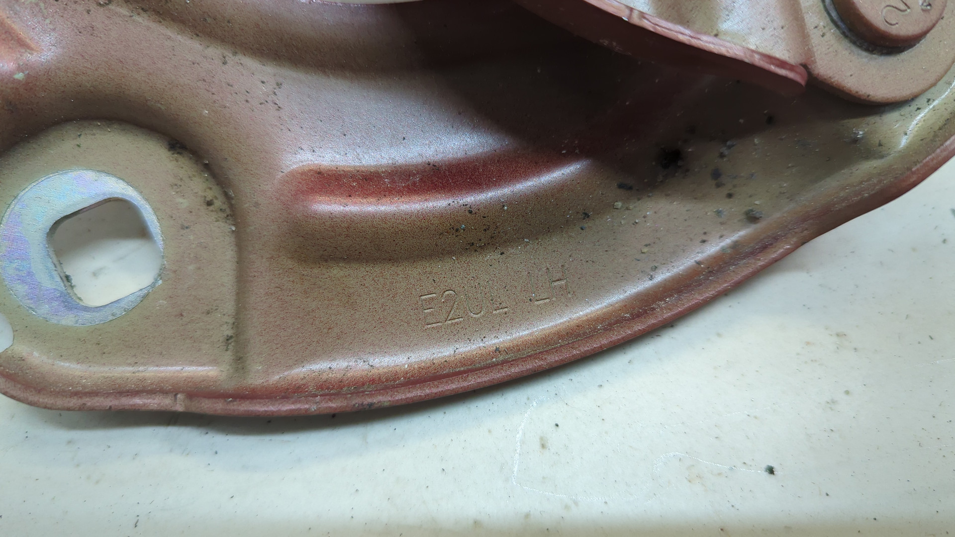 Петля капота левая