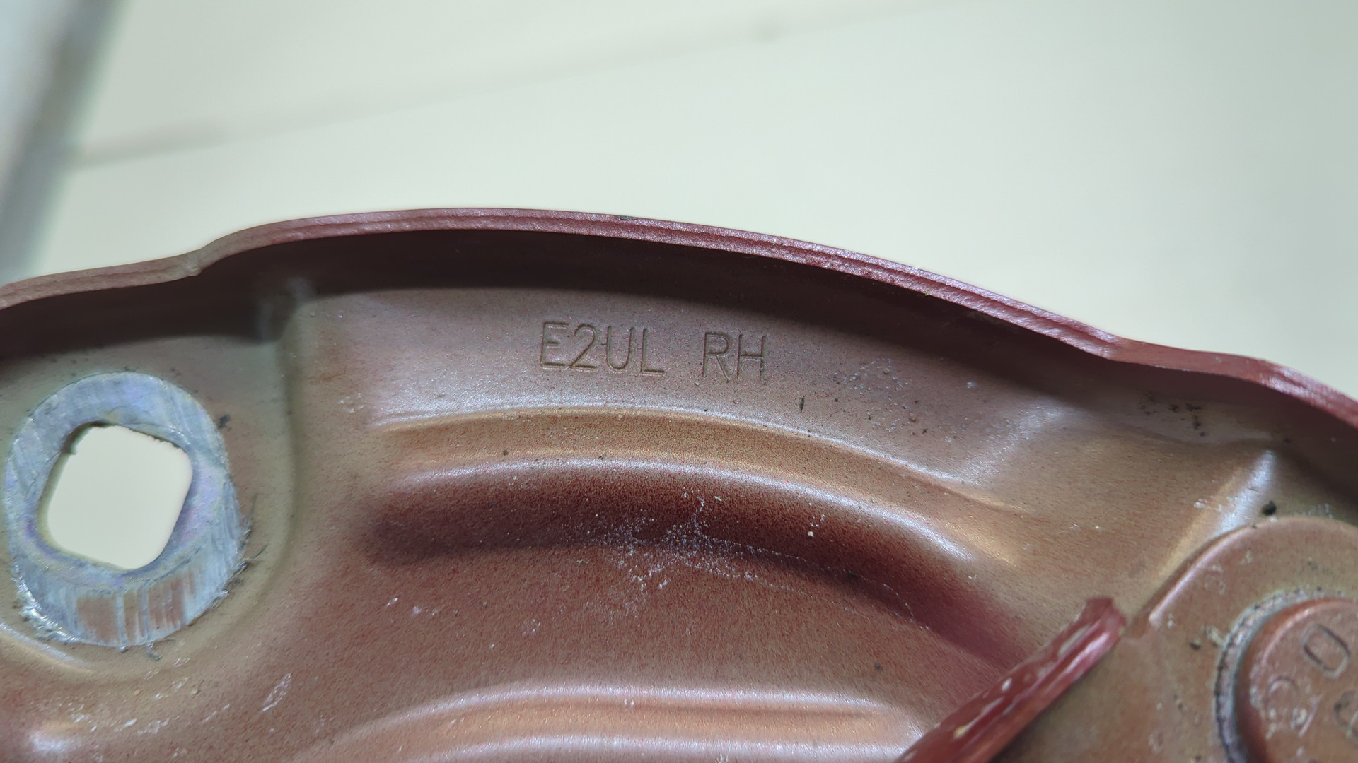 Петля капота правая