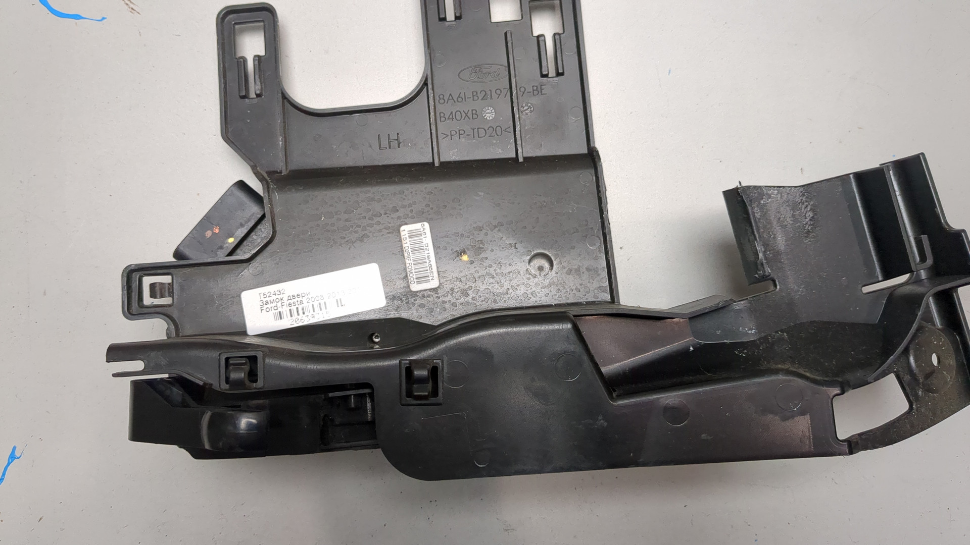 Замок двери передней левой