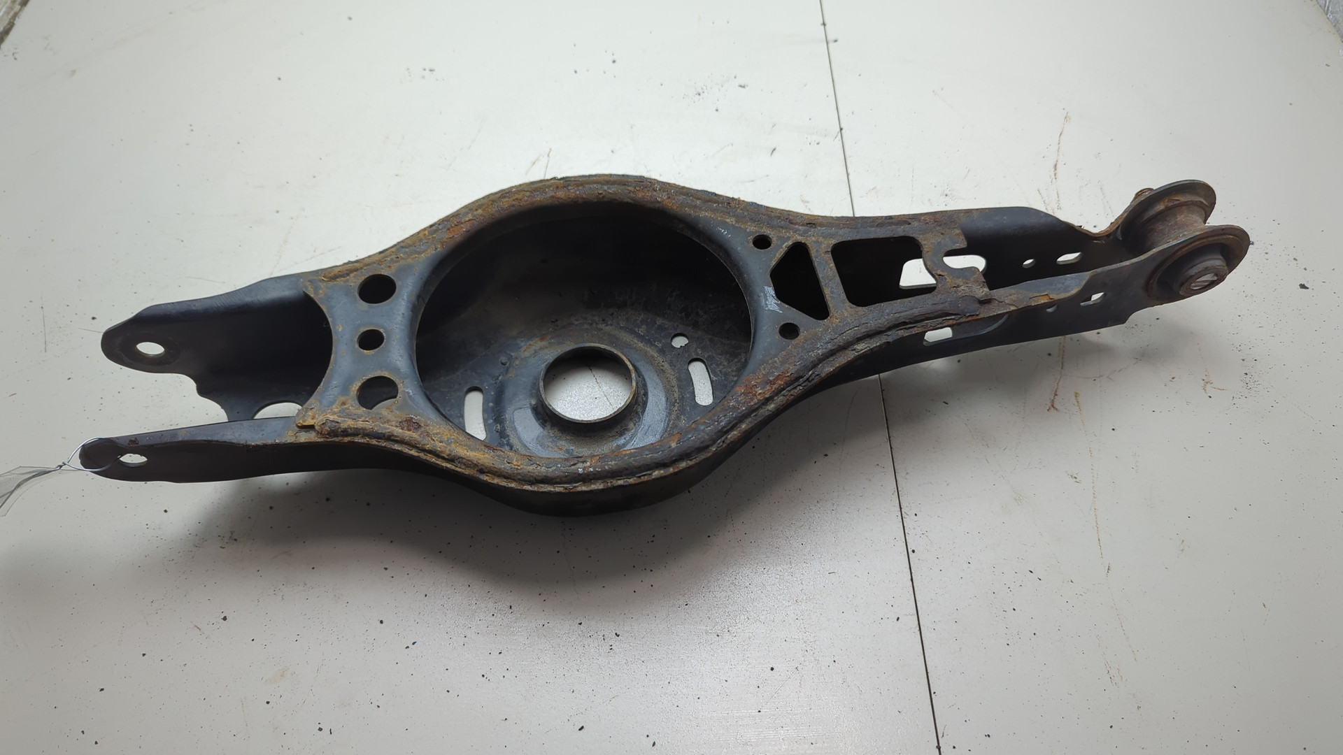 Рычаг задний левый