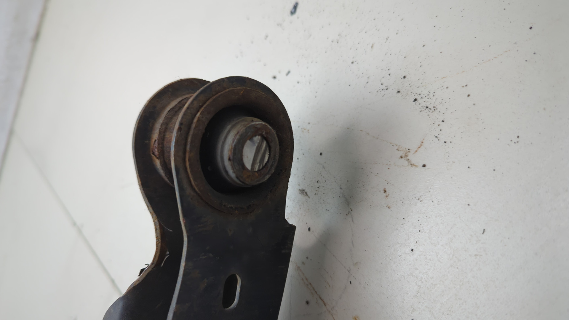 Рычаг задний левый