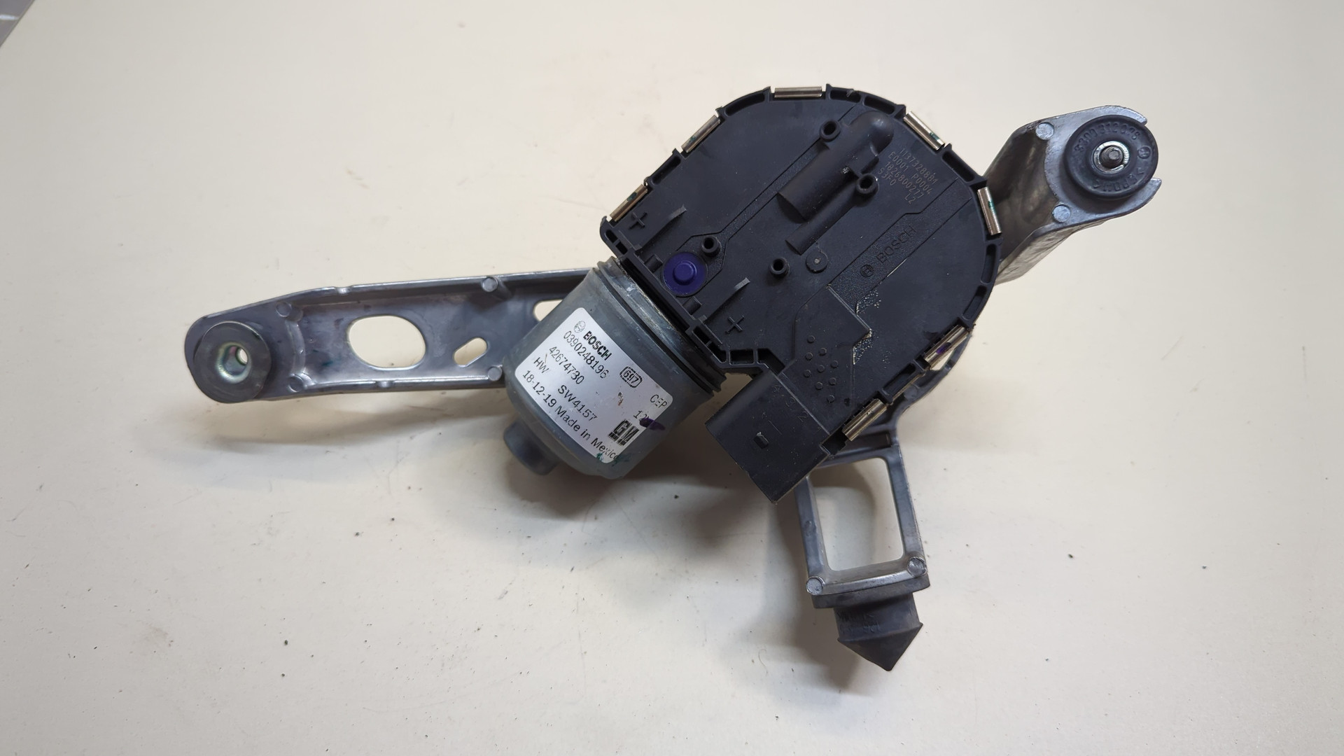 Моторчик стеклоочистителя передний