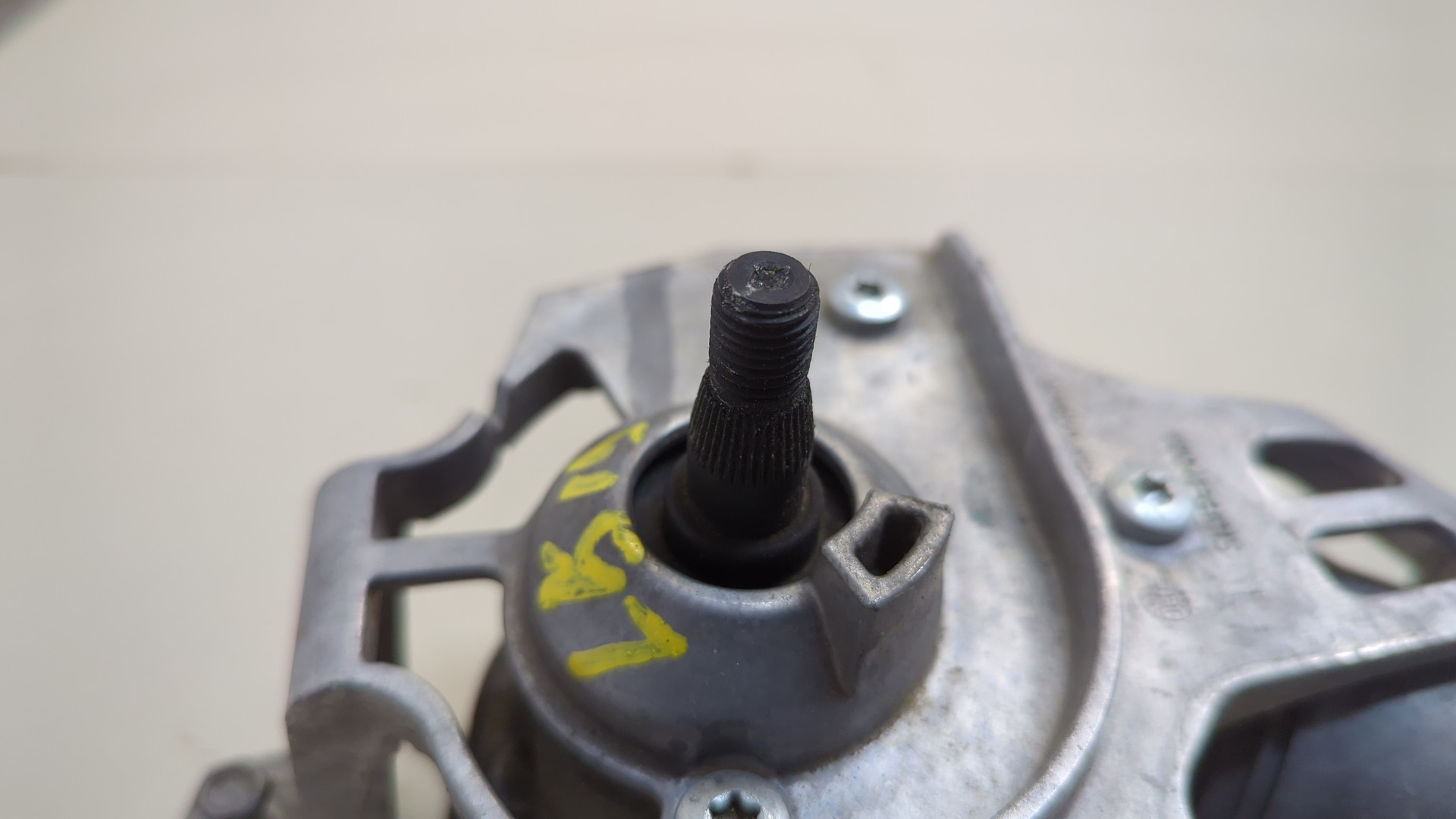 Моторчик стеклоочистителя передний