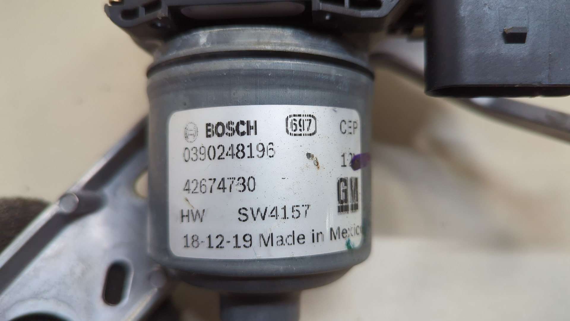 Моторчик стеклоочистителя передний