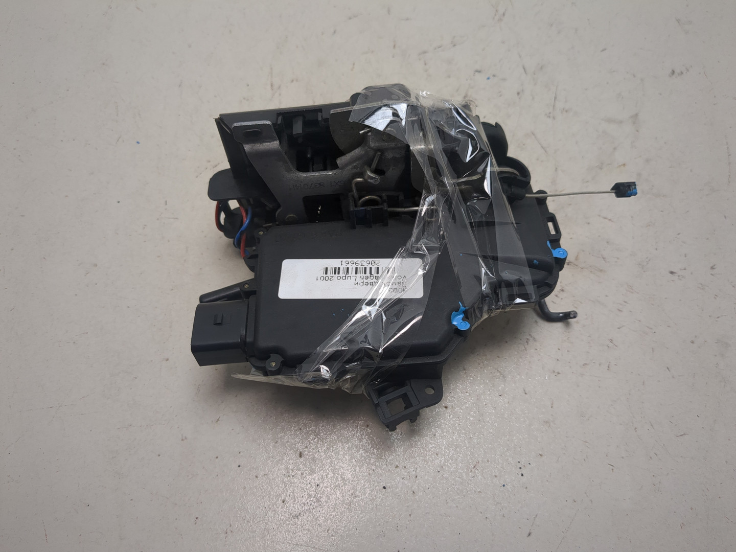 Замок двери передней правой